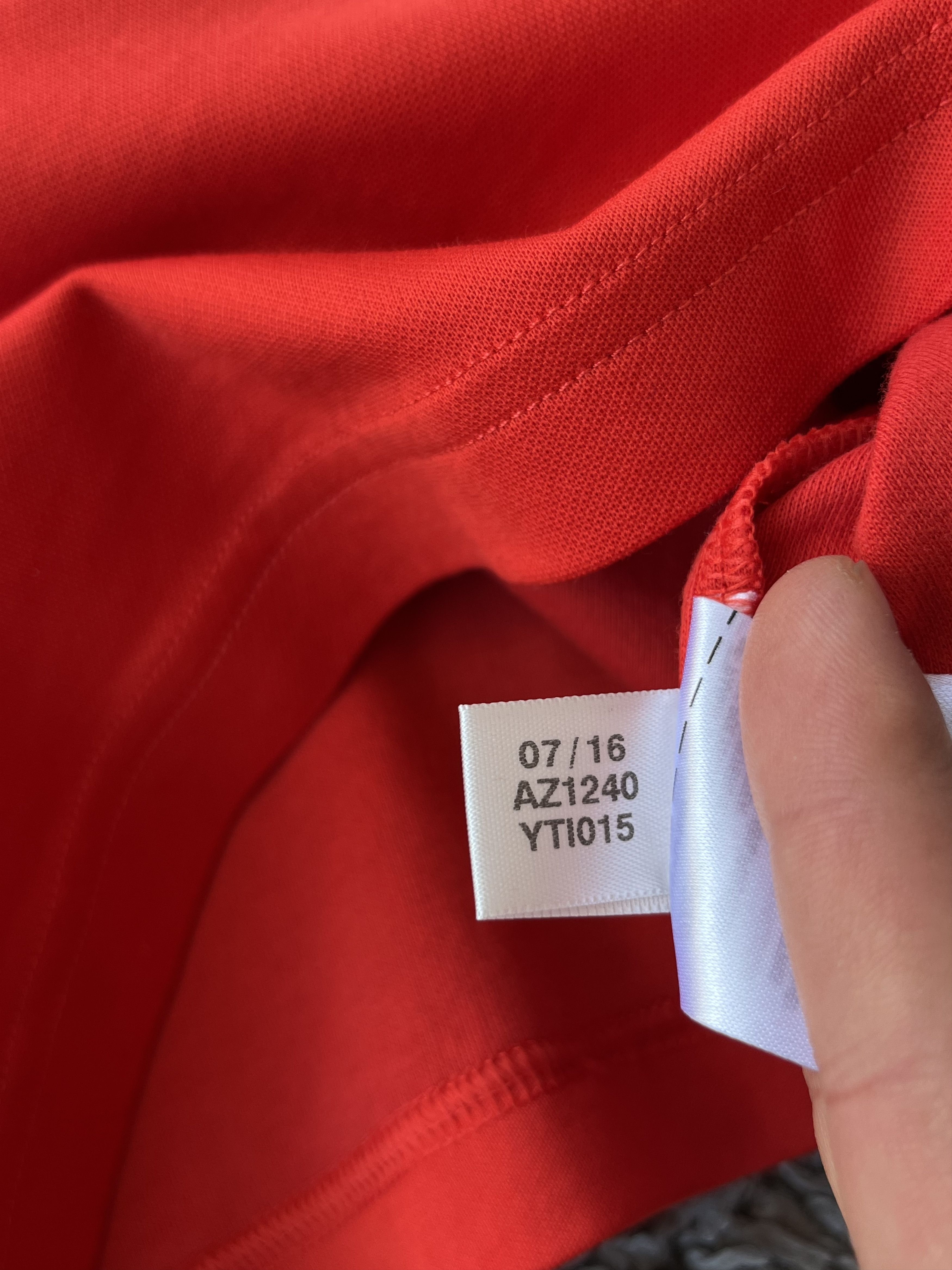 Adidas ADIDAS x MANCHESTER UNITED 2015/16 T-shirt V Neck Red Color Size US M / EU 48-50 / 2 - 12 Thumbnail