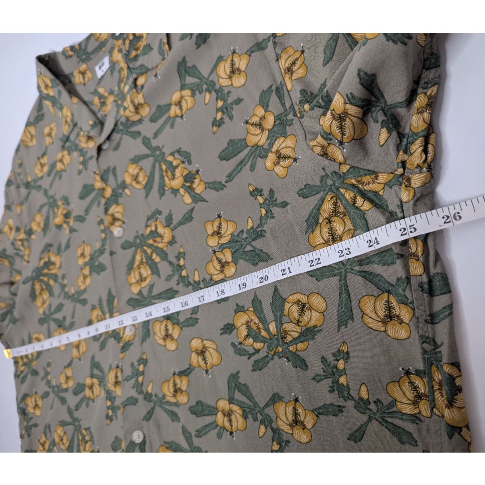 Uniqlo VINTAGE Uniqlo Shirt Mens XL Short Sleeve Button Hawaiian Floral AOP Rayon Collar Size US XL / EU 56 / 4 - 5 Thumbnail