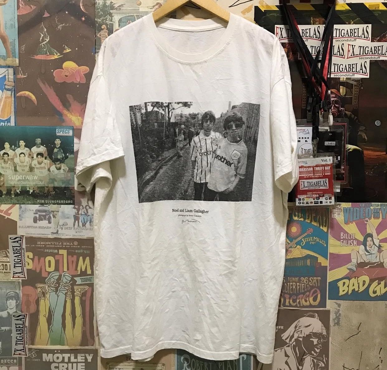 Band Tees Oasis Noel and Liam by Kevin Cummins Size US XL / EU 56 / 4 - 1 Thumbnail