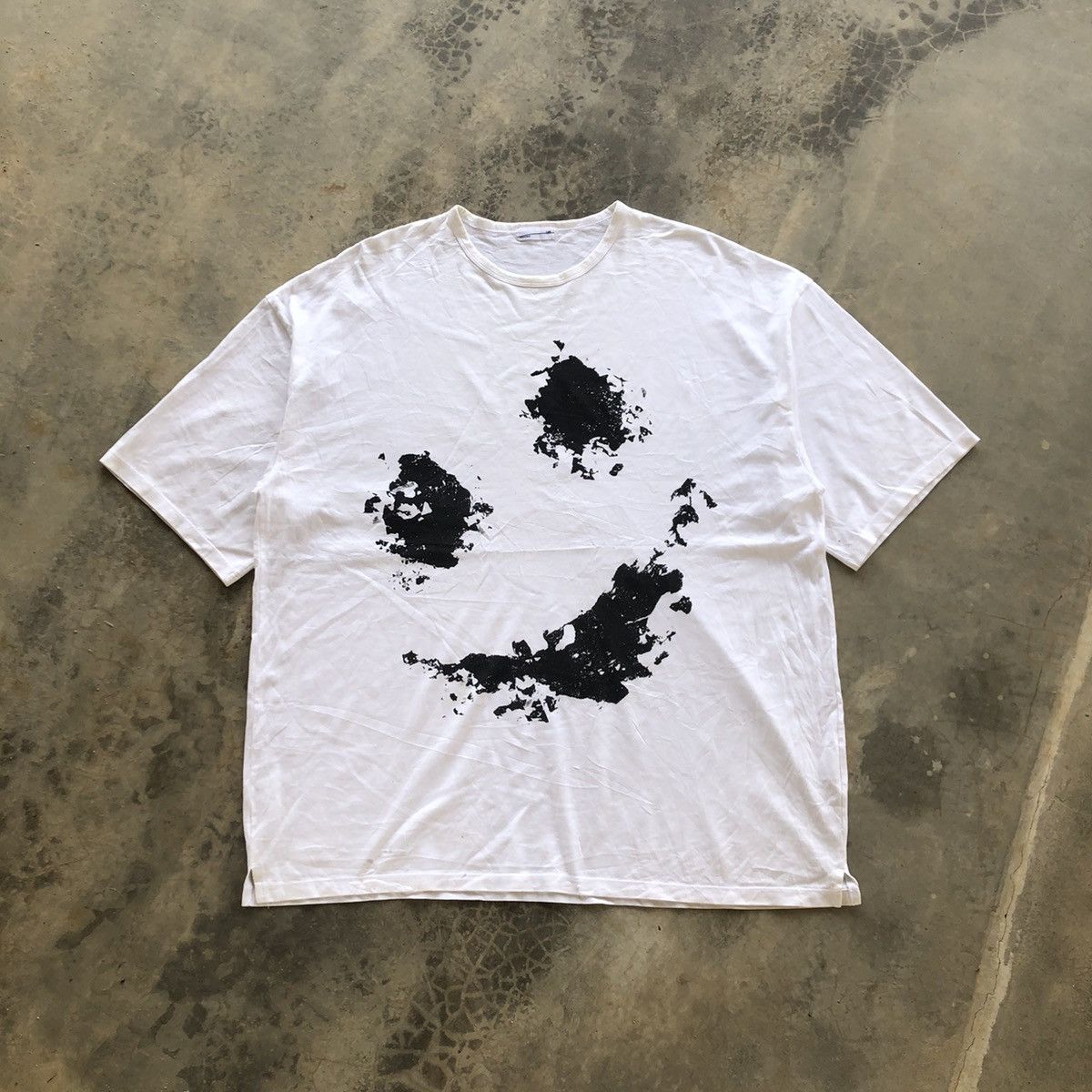 image of Lad Musician Smiley Face T-Shirt in White, Men's (Size XL)