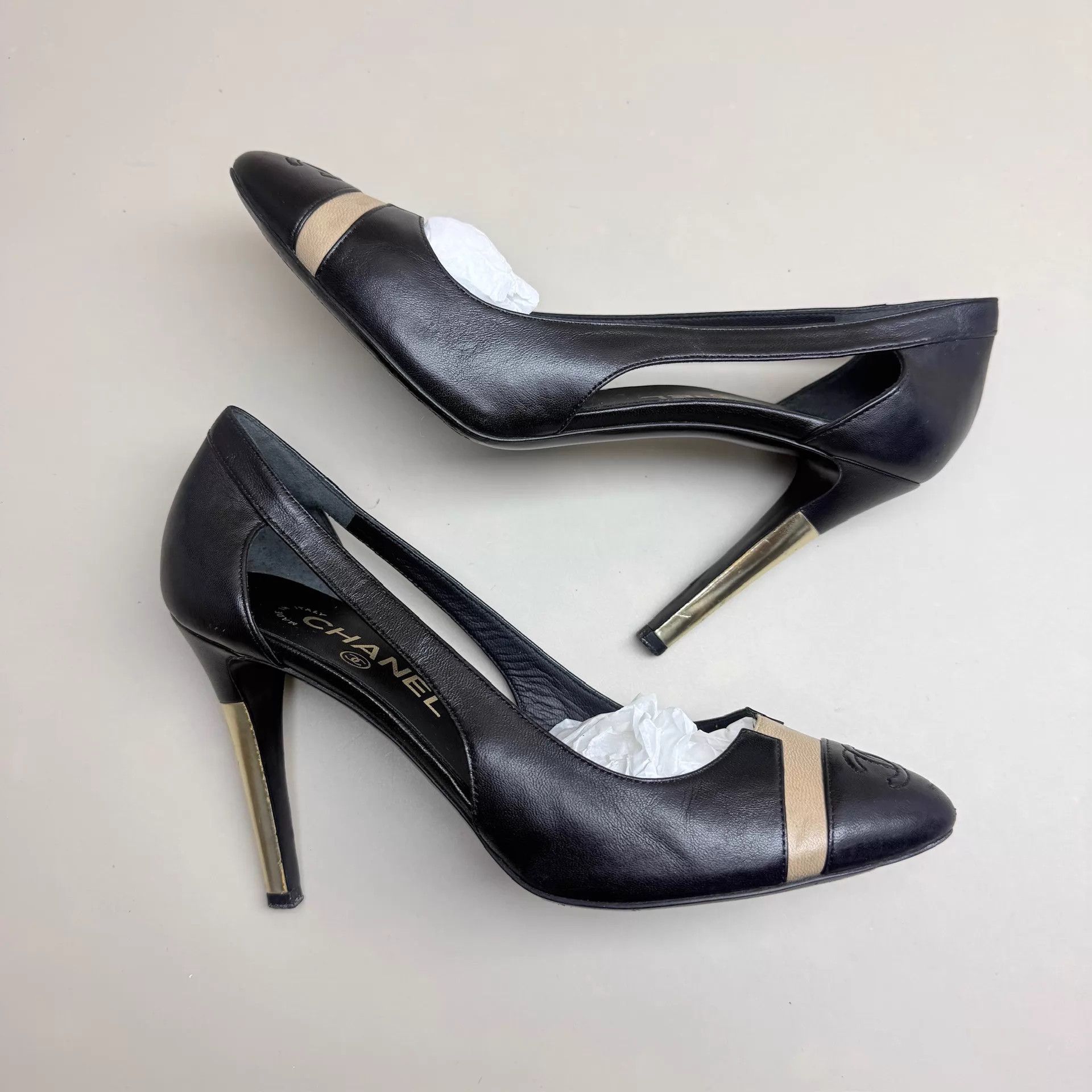 Chanel CHANEL Black & Gold CC Embroidered Heels 39 95New Size US 8.5 / IT 38.5 - 4 Thumbnail