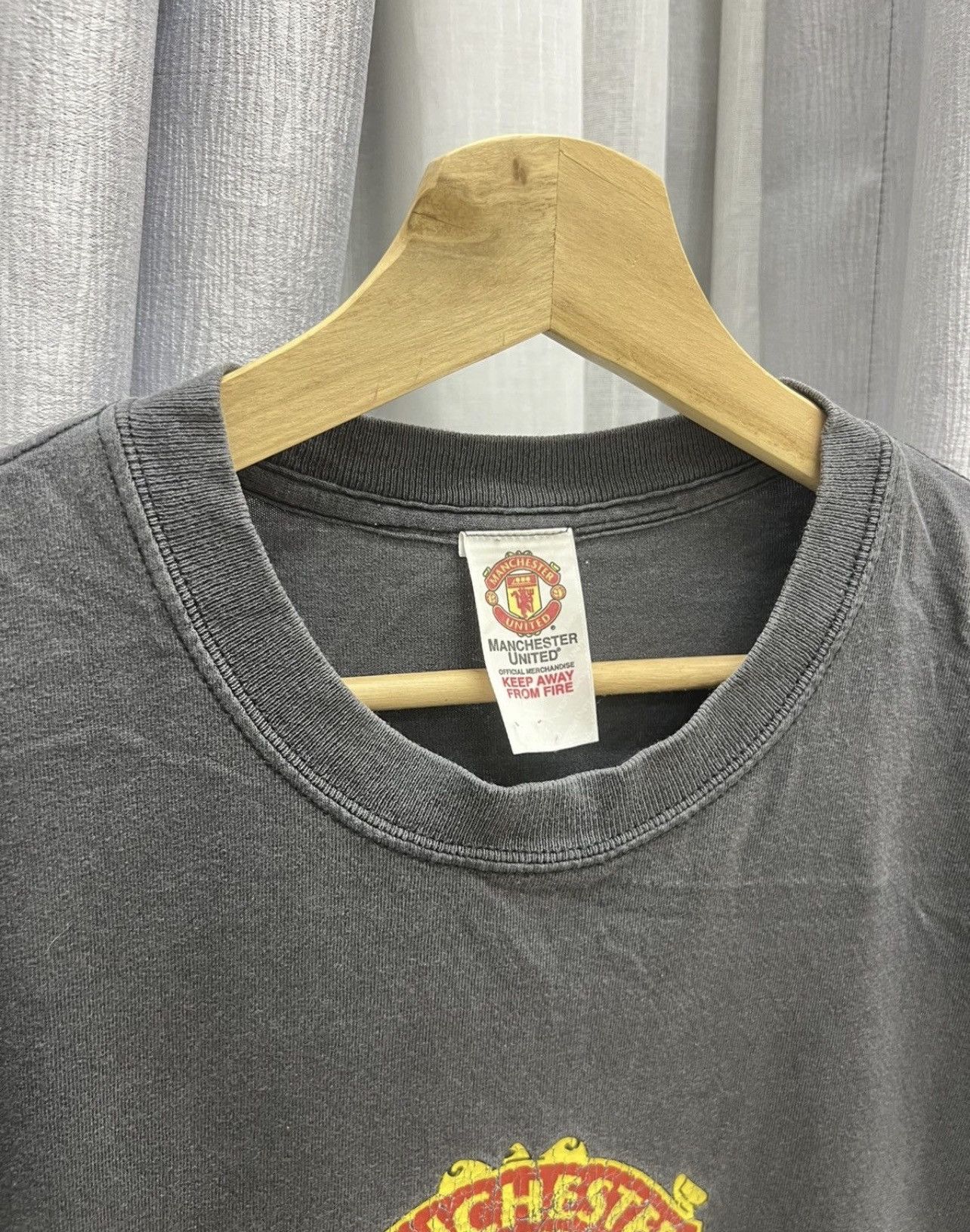 Vintage Vintage Faded Manchester United Logo Tshirt Man U Size US L / EU 52-54 / 3 - 3 Thumbnail