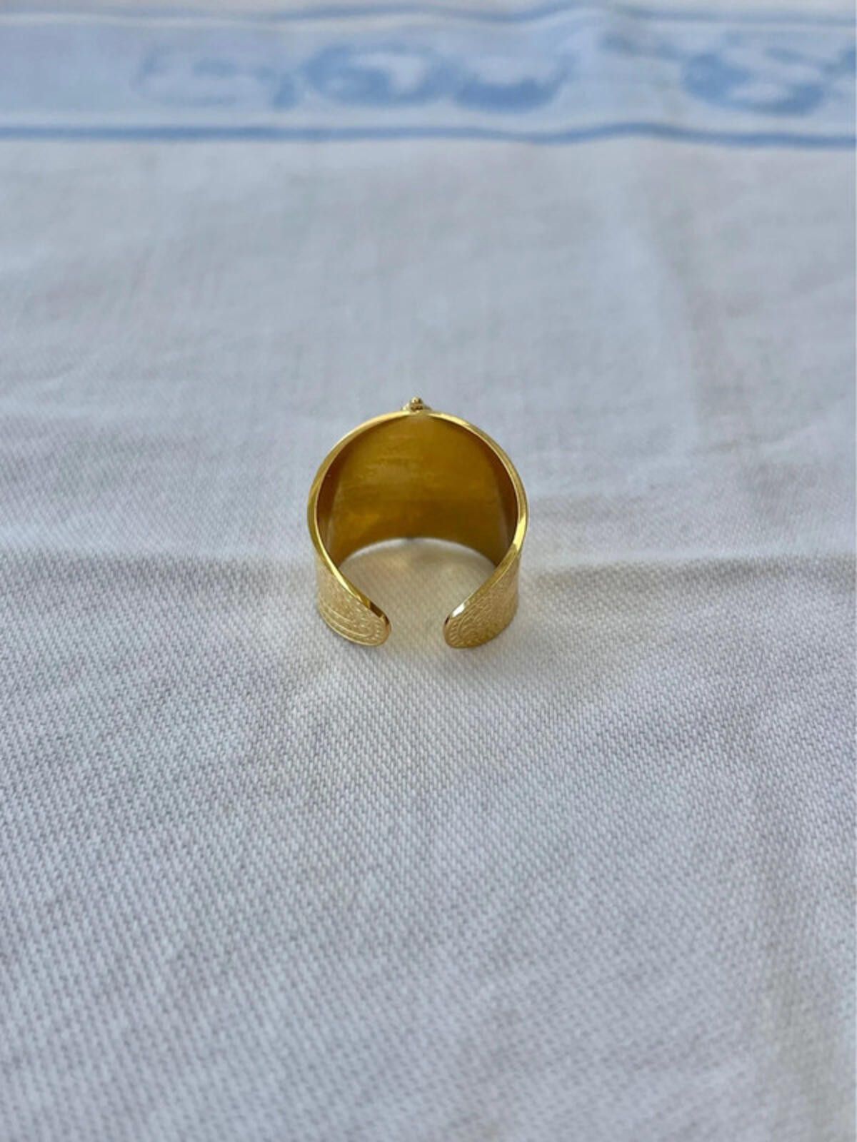 Other Gold plated white oval antique vintage style pearl ring Size ONE SIZE - 3 Thumbnail