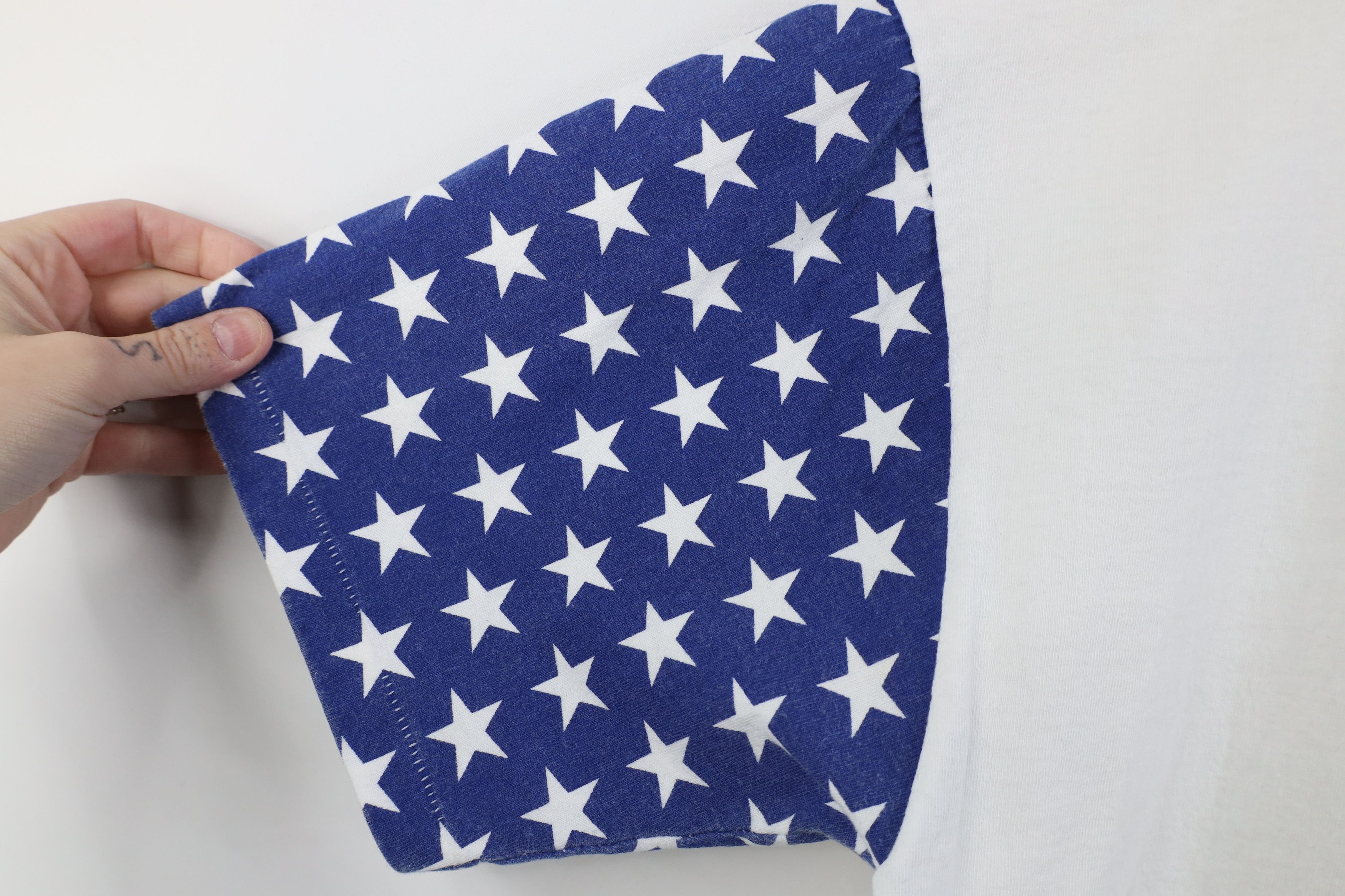 Vintage Vintage 90s Streetwear Flag Short Sleeve T-Shirt White USA Size US L / EU 52-54 / 3 - 7 Thumbnail