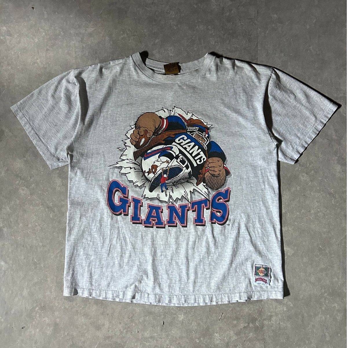 Nutmeg Vintage New York Giants Jack Davis Break Through Gray Shirt Size US XL / EU 56 / 4 - 1 Thumbnail