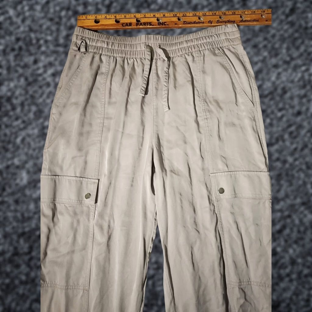 Athleta Athleta Pants Womens Large Beige Celestial High Rise Utility Cargo Baggy Relaxed Size 36" / US 14 / IT 50 - 1 Thumbnail