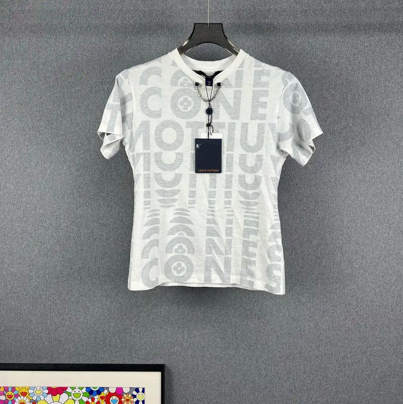 Louis Vuitton Louis Vuitton Women's White Logo T-Shirt 0089 Size XXS / US 00 / IT 34 - 1 Thumbnail