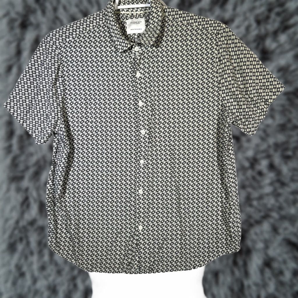 Vintage Cactus Man Shirt XL Cream Geometric Print Short Sleeve Viscose Button-Up Mens Slim Fit 30in 44in Chest Size US XL / EU 56 / 4 - 1 Thumbnail