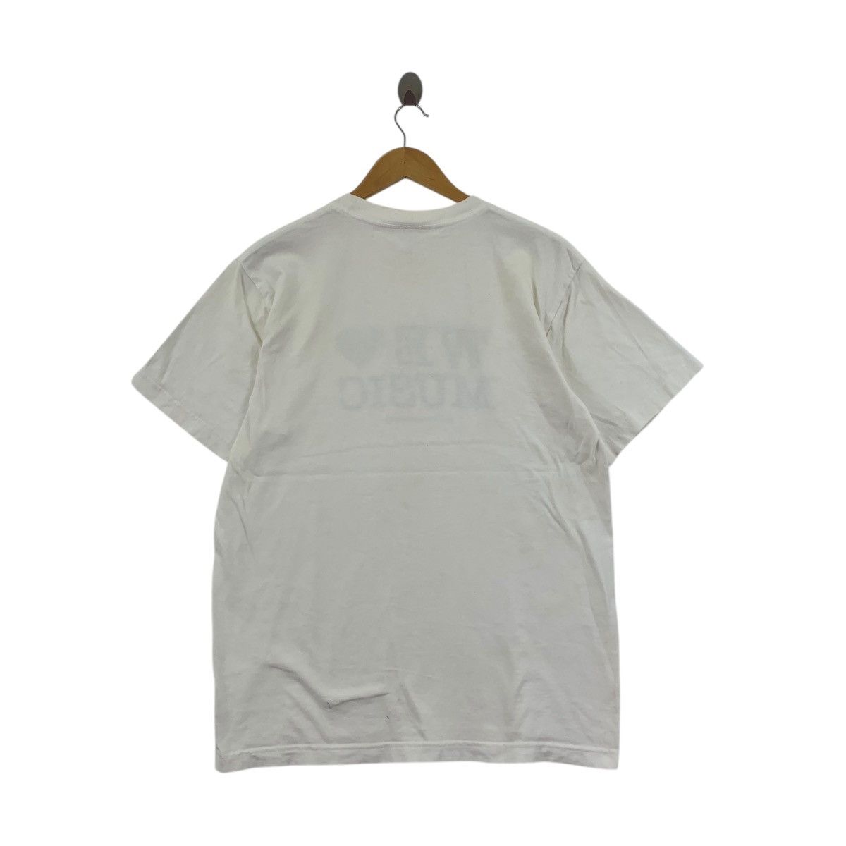 Vintage Vintage WE LOVE MUSIC 2006 Issue Magazine Tee Shirt Top Art Size L / US 10 / IT 46 - 5 Thumbnail