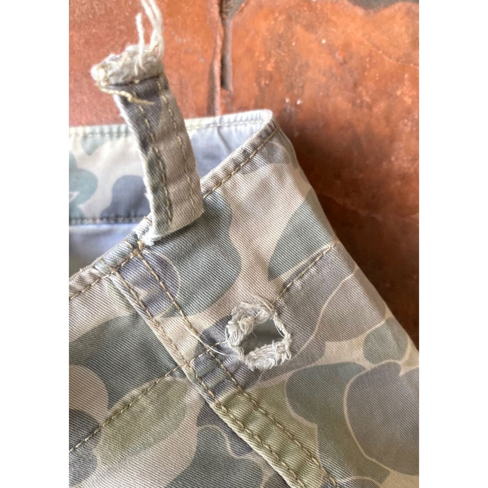 Ralph Lauren Denim & Supply Ralph Lauren Duck Camo Cargo Ankle Zip Pants Women 28 Green Camouflage Army 28 Mens Womens Size 28" / US 6 / IT 42 - 7 Thumbnail