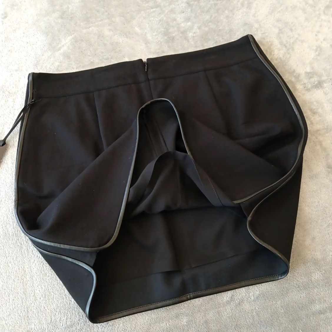 White House Black Market White House Black Market Skirt Regular 10 Black Mini Ponte Pockets Zipped Short Womens Size 32" / US 10 / IT 46 - 6 Thumbnail