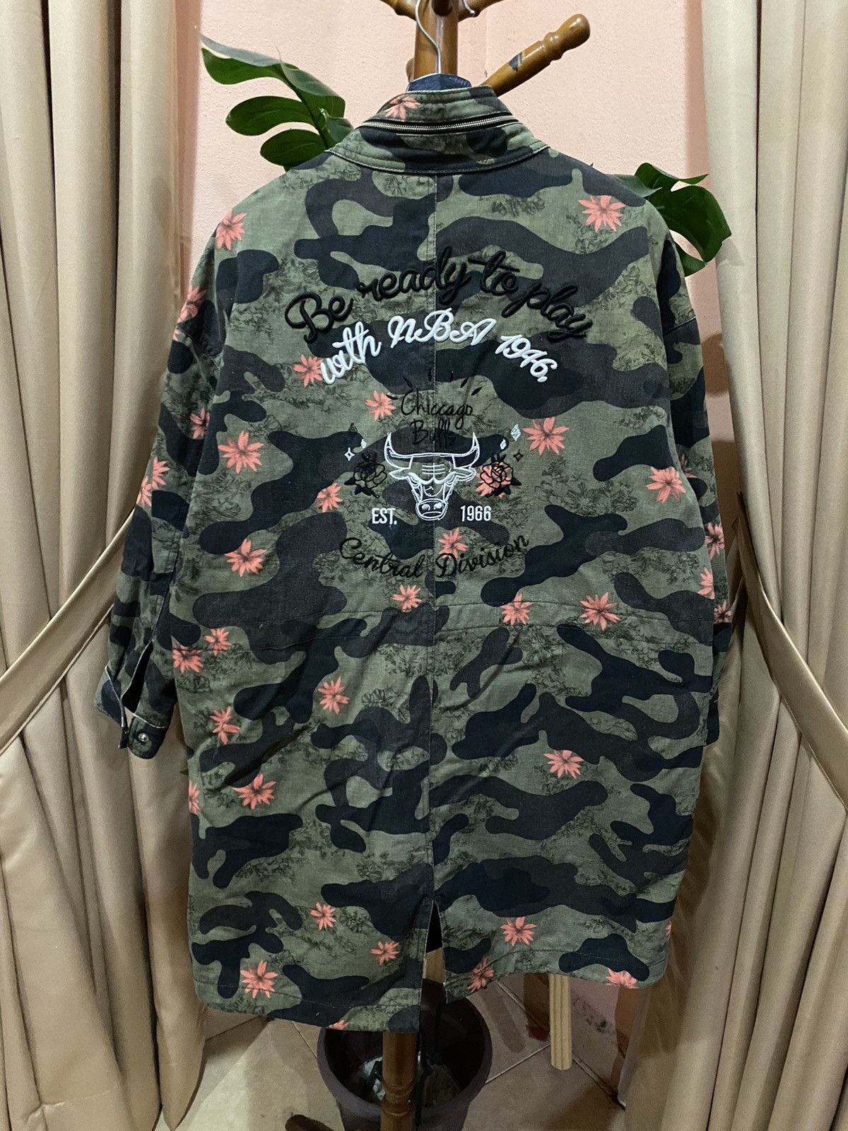 NBA NBA Chicago Bulls Camo Floral Long Jacket – Streetwear Size US S / EU 44-46 / 1 - 9 Thumbnail