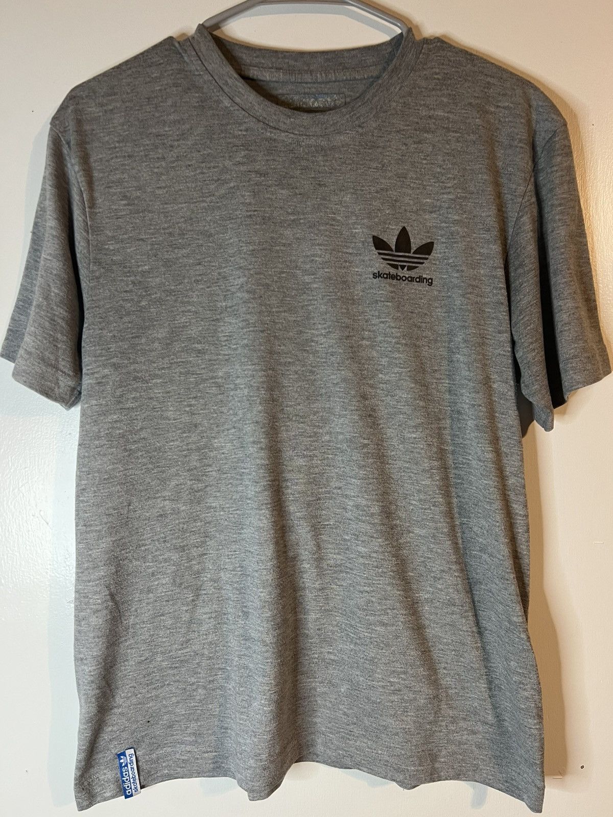 Adidas Men’s Medium Adidas Skateboard Tshirt Size US M / EU 48-50 / 2 - 1 Thumbnail