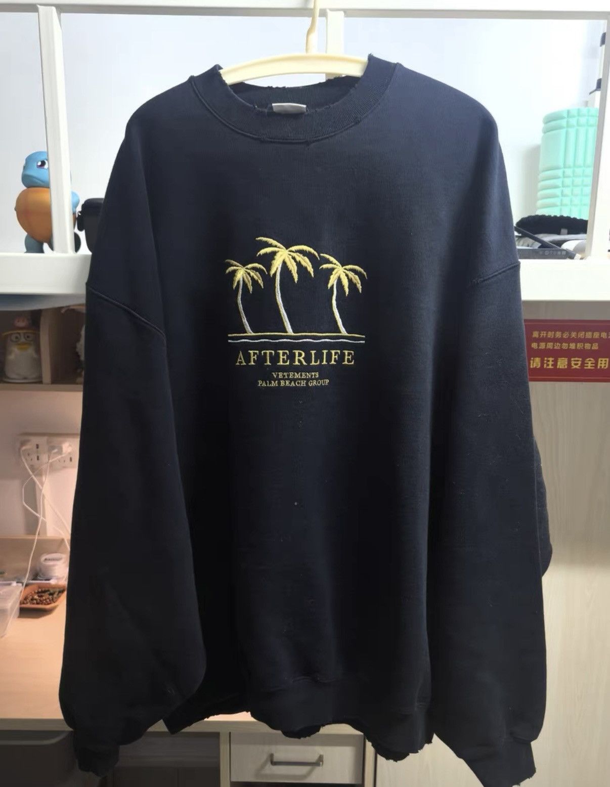 Vetements Vetements coconut tree embroidered sweatshirt in black Size US M / EU 48-50 / 2 - 1 Thumbnail