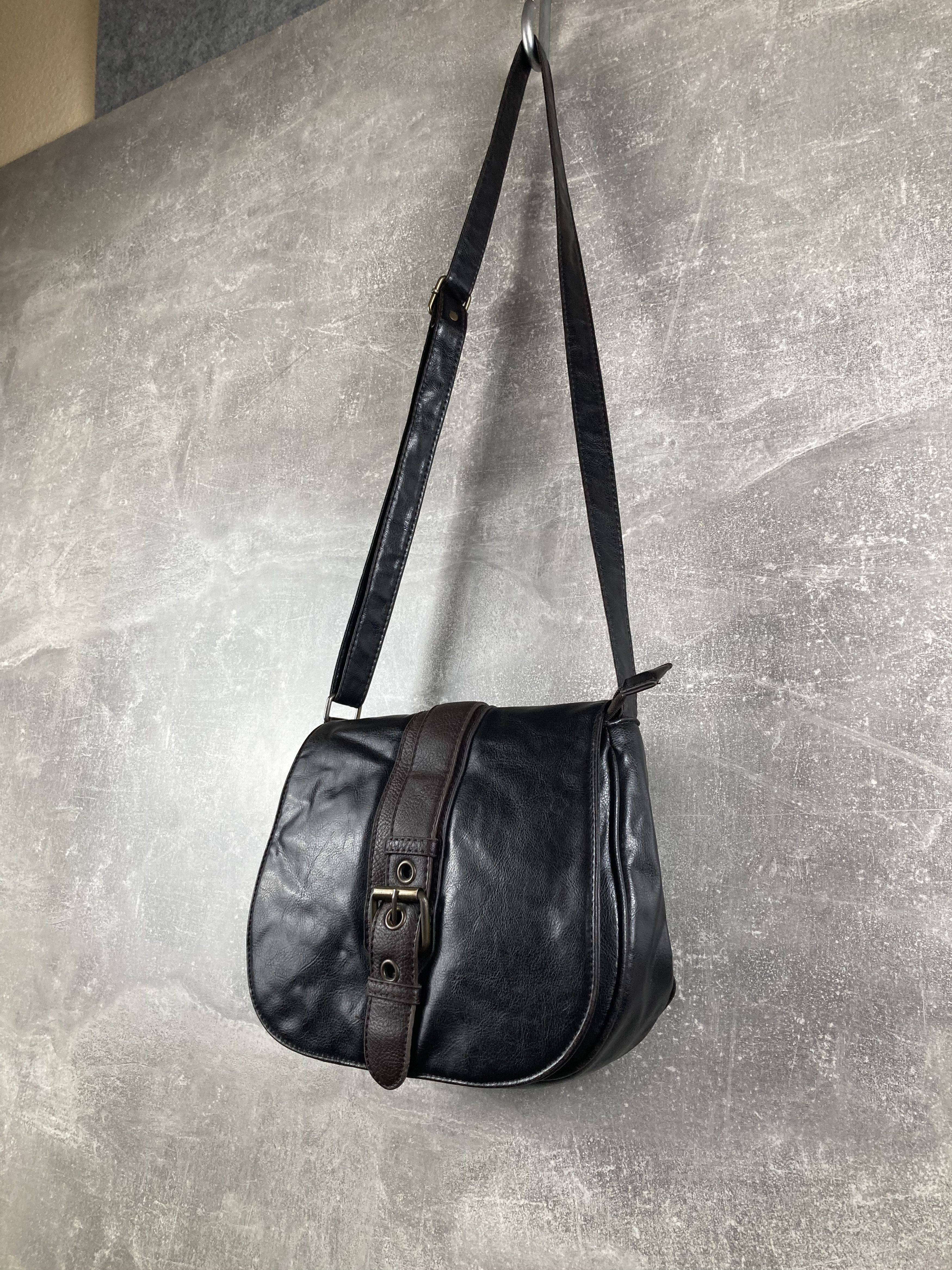 Genuine Leather Vintage leather avant garde crossbody messenger bag satchel Size ONE SIZE - 1 Thumbnail