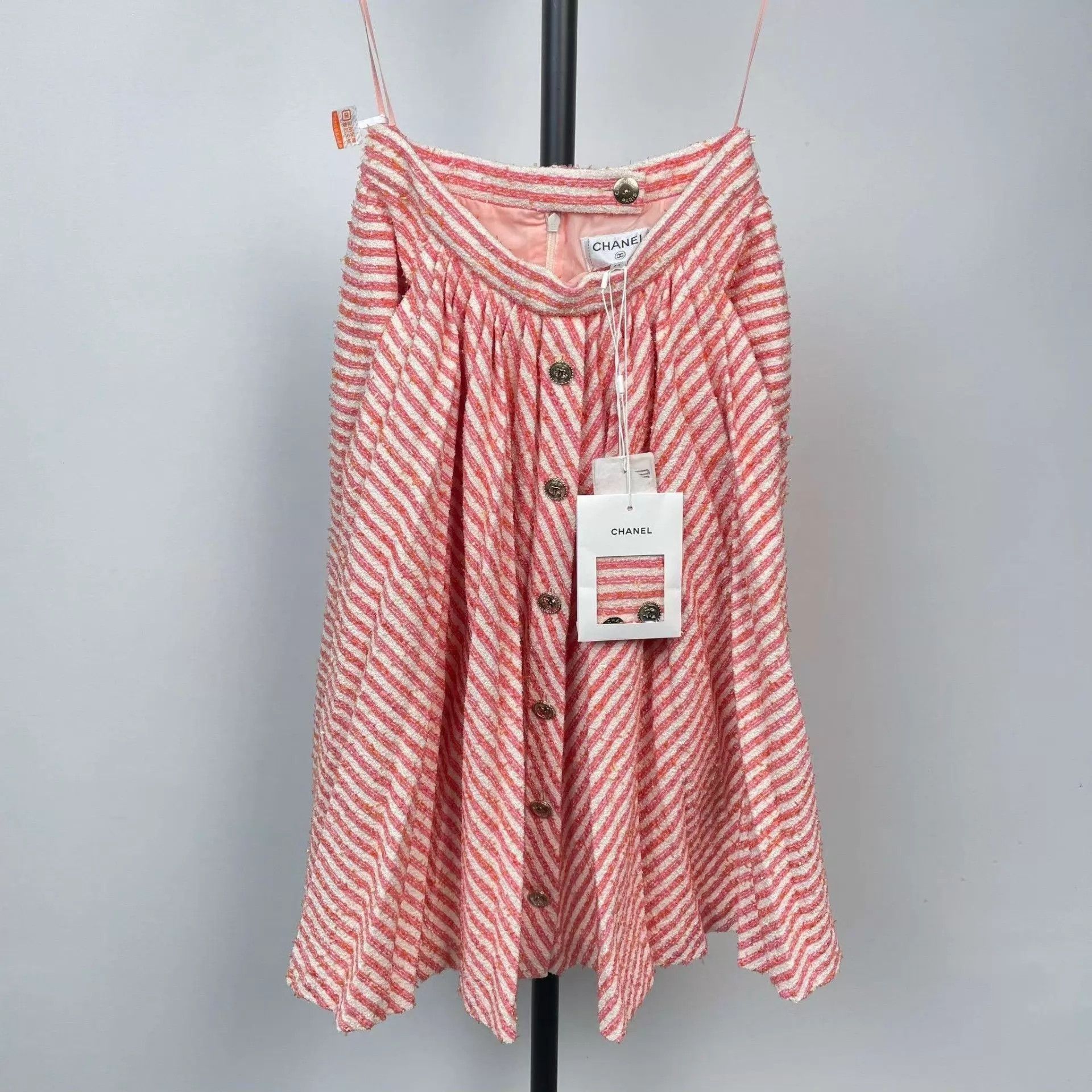 Chanel Chanel Pink Stripe Skirt 34 New With Extra Buttons Size 25" / US 0 / IT 36 - 1 Thumbnail