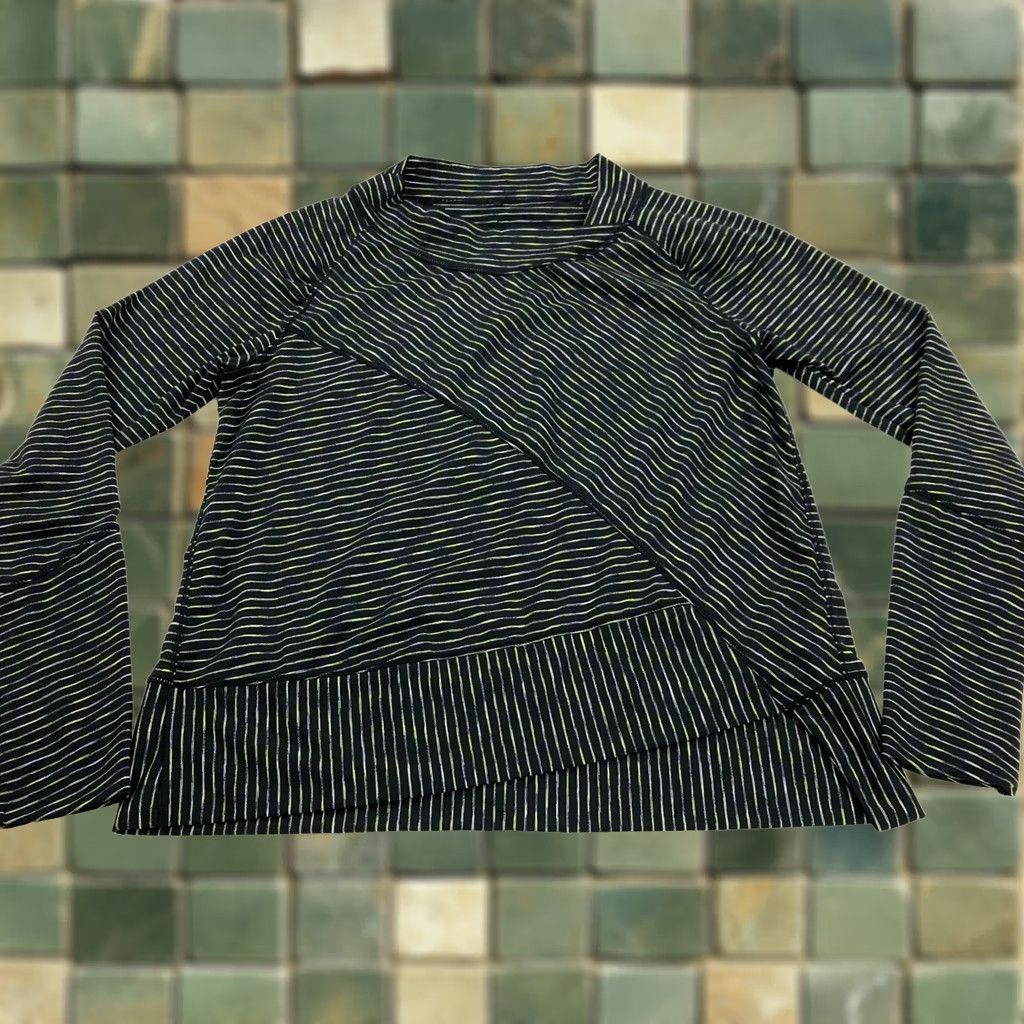 Prana prAna Alicia Pullover Top Womens Medium Black Athleisure w2alic314 Size M / US 6-8 / IT 42-44 - 1 Thumbnail