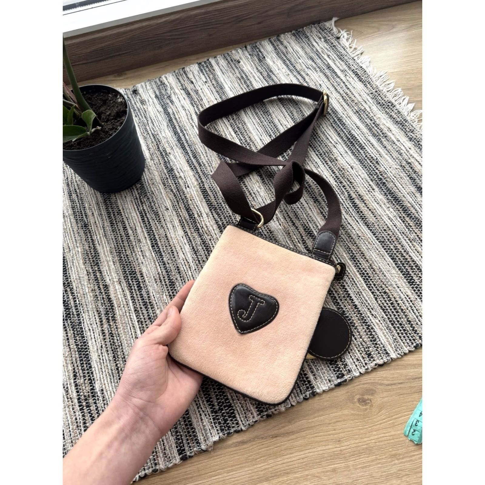 Juicy Couture VINTAGE Juicy Couture Pink Velour Y2K Big Logo Messenger Shoulder Bag Crosboddy Women Small Pink Logo 90s Retro Designer Bag Womens Size ONE SIZE - 7 Thumbnail