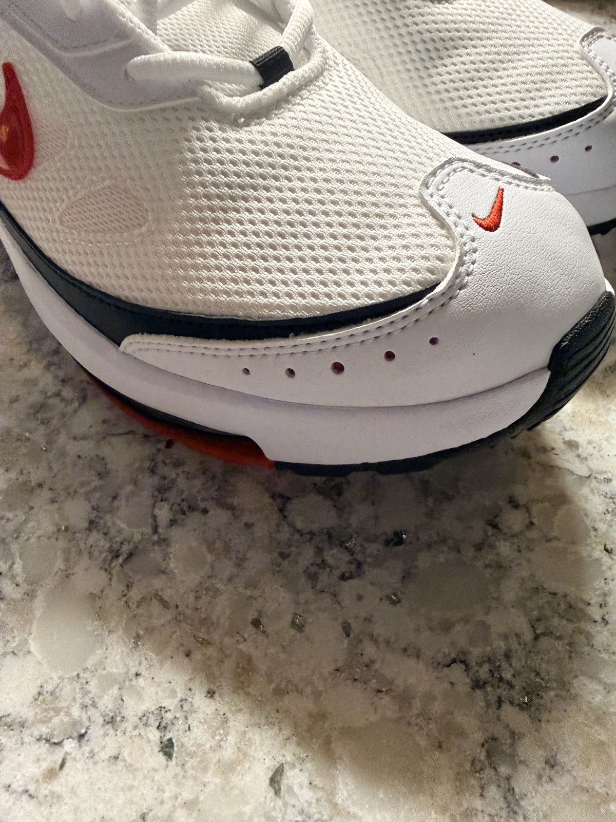 Nike Nike Air Max AP 'White University Red' Size US 11 / EU 44 - 6 Thumbnail