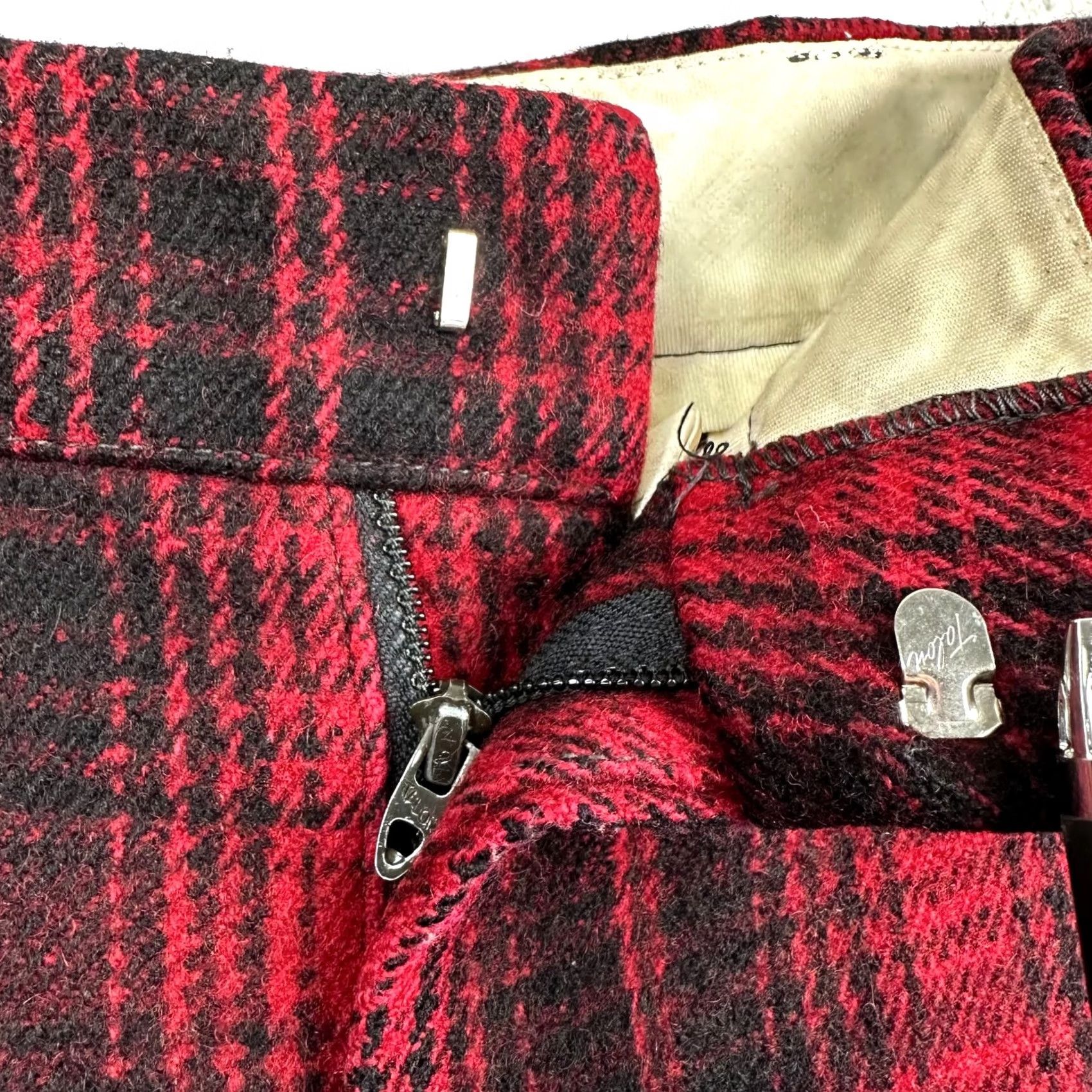 Vintage VINTAGE Woolrich Pants Men Woolrich Heavy Wool Red Plaid Cuffed 34x30 Suspender Buttons 34 Waist 30 Inseam Hunter Style American Outdoor Size US 34 / EU 50 - 4 Thumbnail