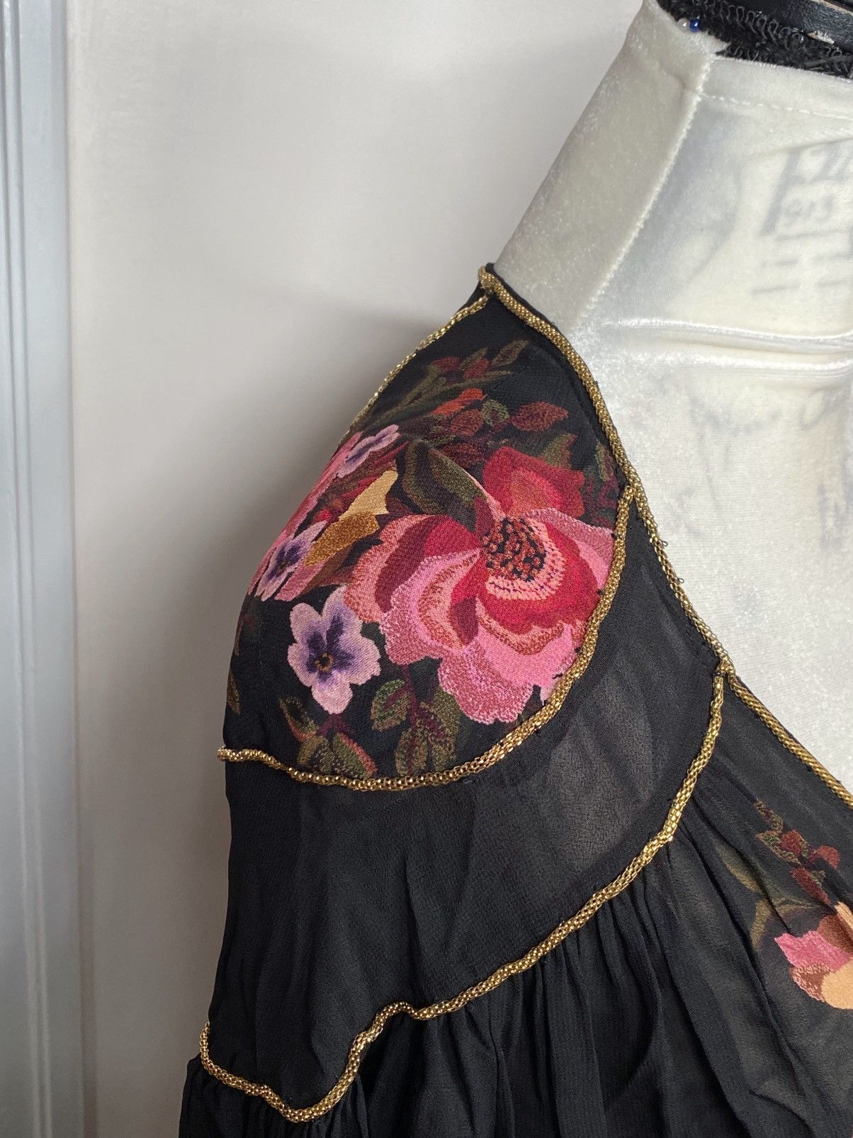 Farm Rio Farm Rio Chenille Flowers Floral V-Neck Maxi Dress size S Size S / US 4 / IT 40 - 15 Thumbnail