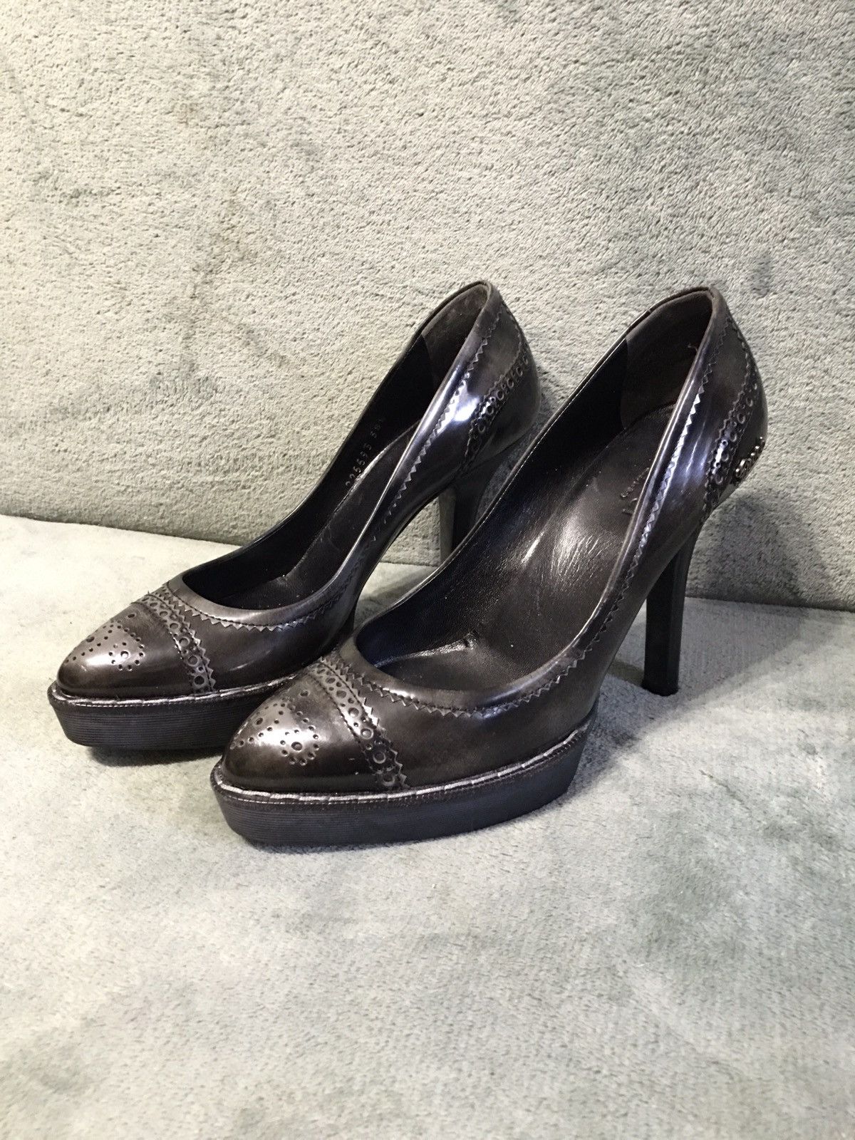 Gucci Gucci Two Tone Brogue Leather Cap Toe Platform Pumps EU38.5 Size US 8.5 / IT 38.5 - 2 Thumbnail