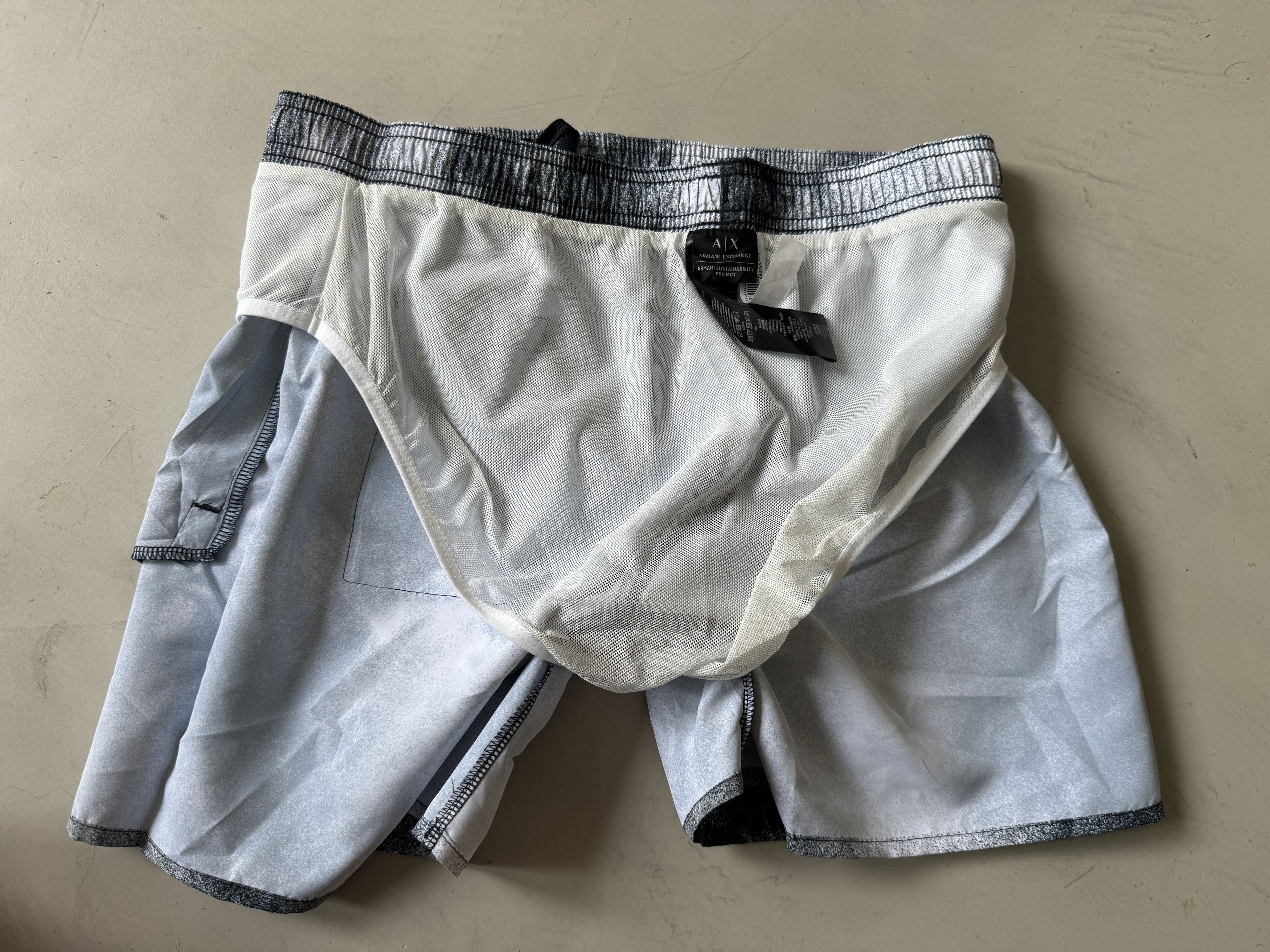 Armani Exchange ARMANI EXCHANGE Lightweight Swim Shorts Spray Print Size US 32 / EU 48 - 8 Thumbnail