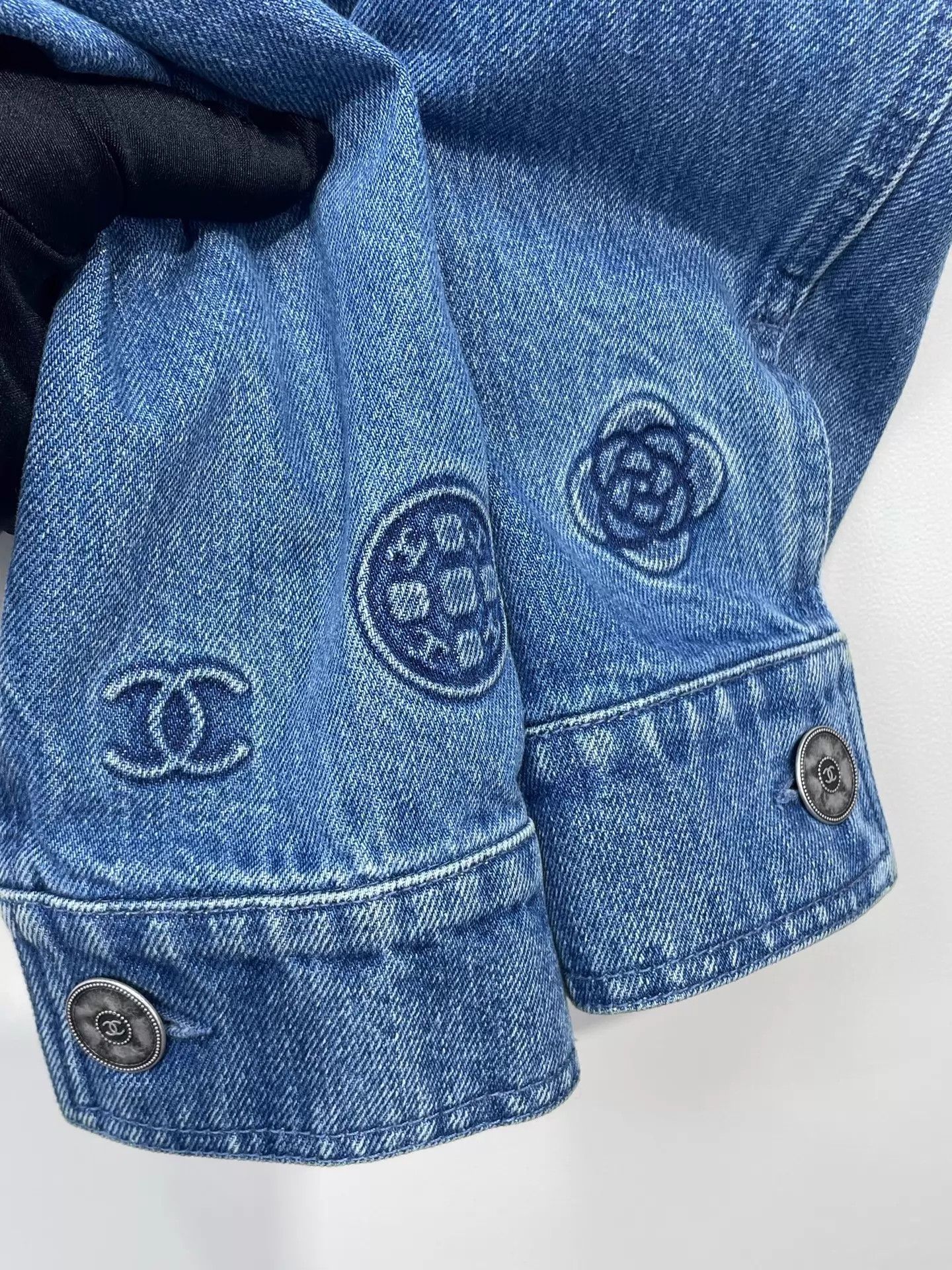 Chanel Chanel Embossed Camellia Logo Denim Jkt 36 98 New Size XS / US 0-2 / IT 36-38 - 4 Thumbnail