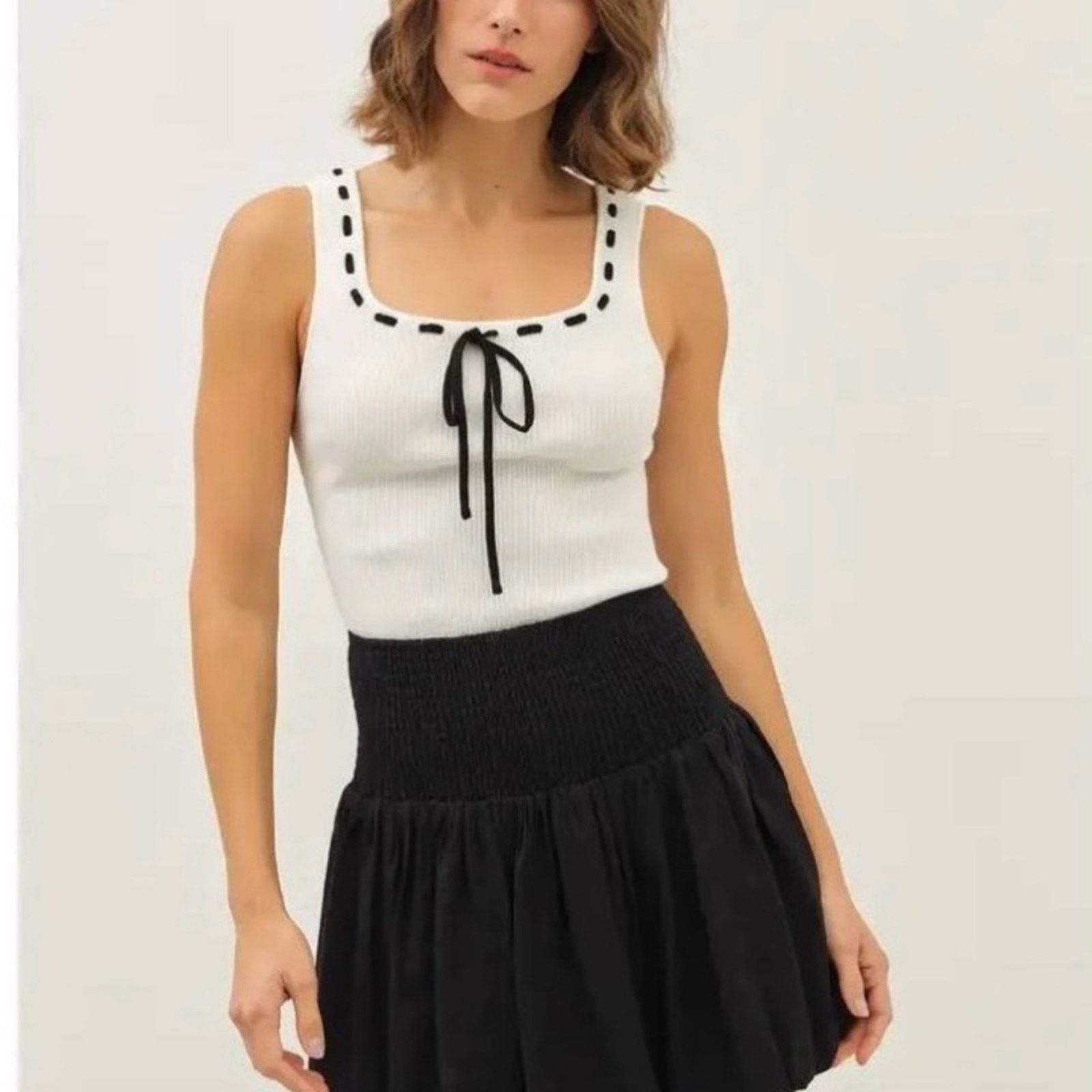 Other New Y2K White and Black Sleeveless Crop Top with Bow Detail Size S / US 4 / IT 40 - 1 Thumbnail