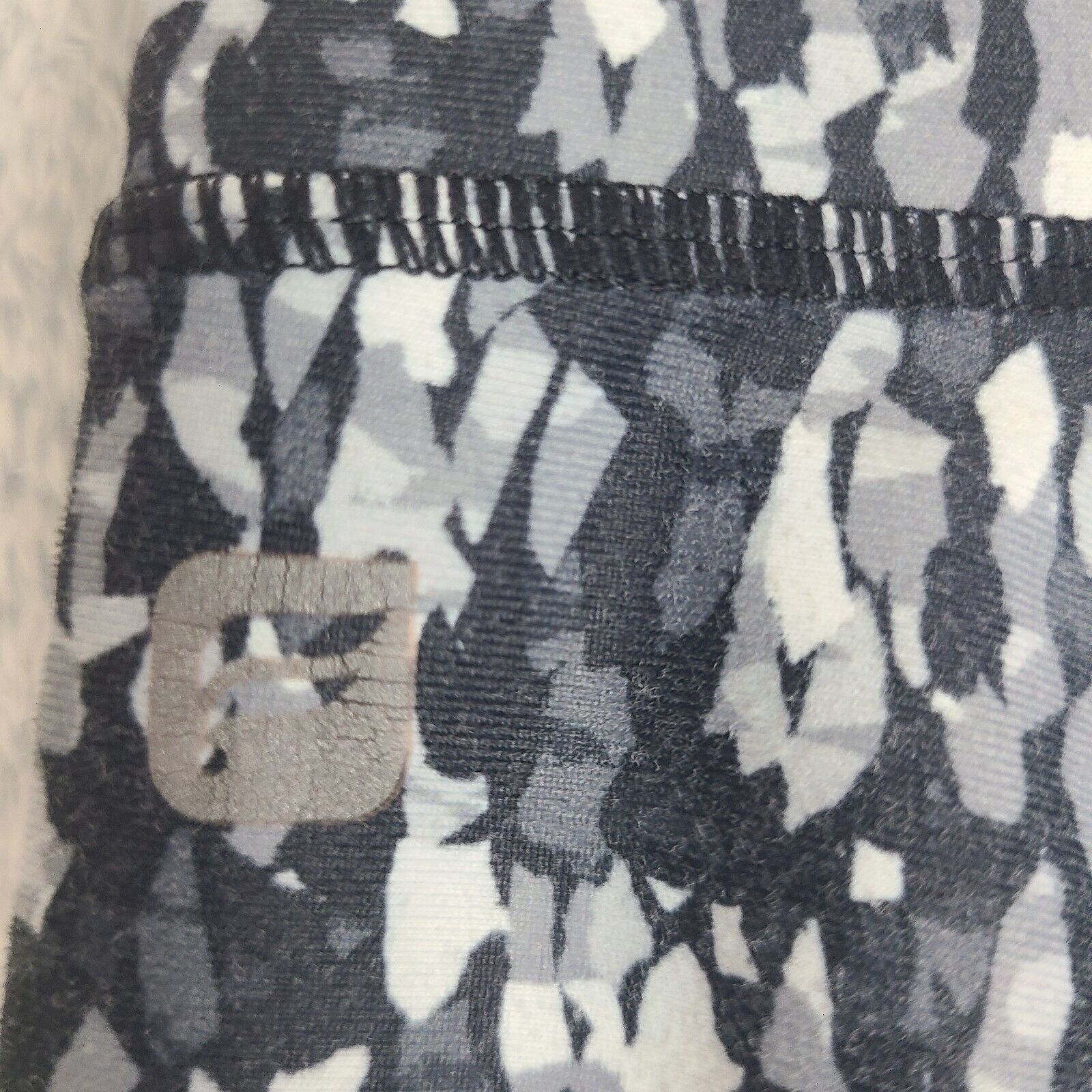Fabletics Fabletics Leggings Grey Mesh Size Small Design Mesh Panel Ac Size 28" / US 6 / IT 42 - 8 Thumbnail