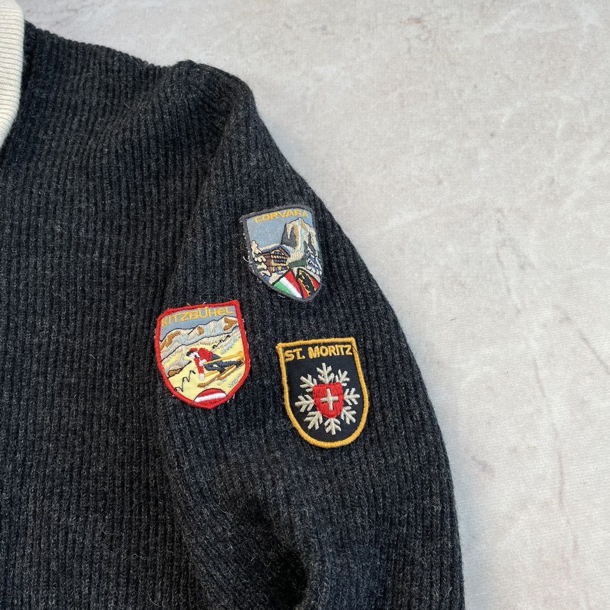 Designer Luis Trenker Hiking Ski Black Patch Logos Wool Sweater Size US L / EU 52-54 / 3 - 5 Thumbnail