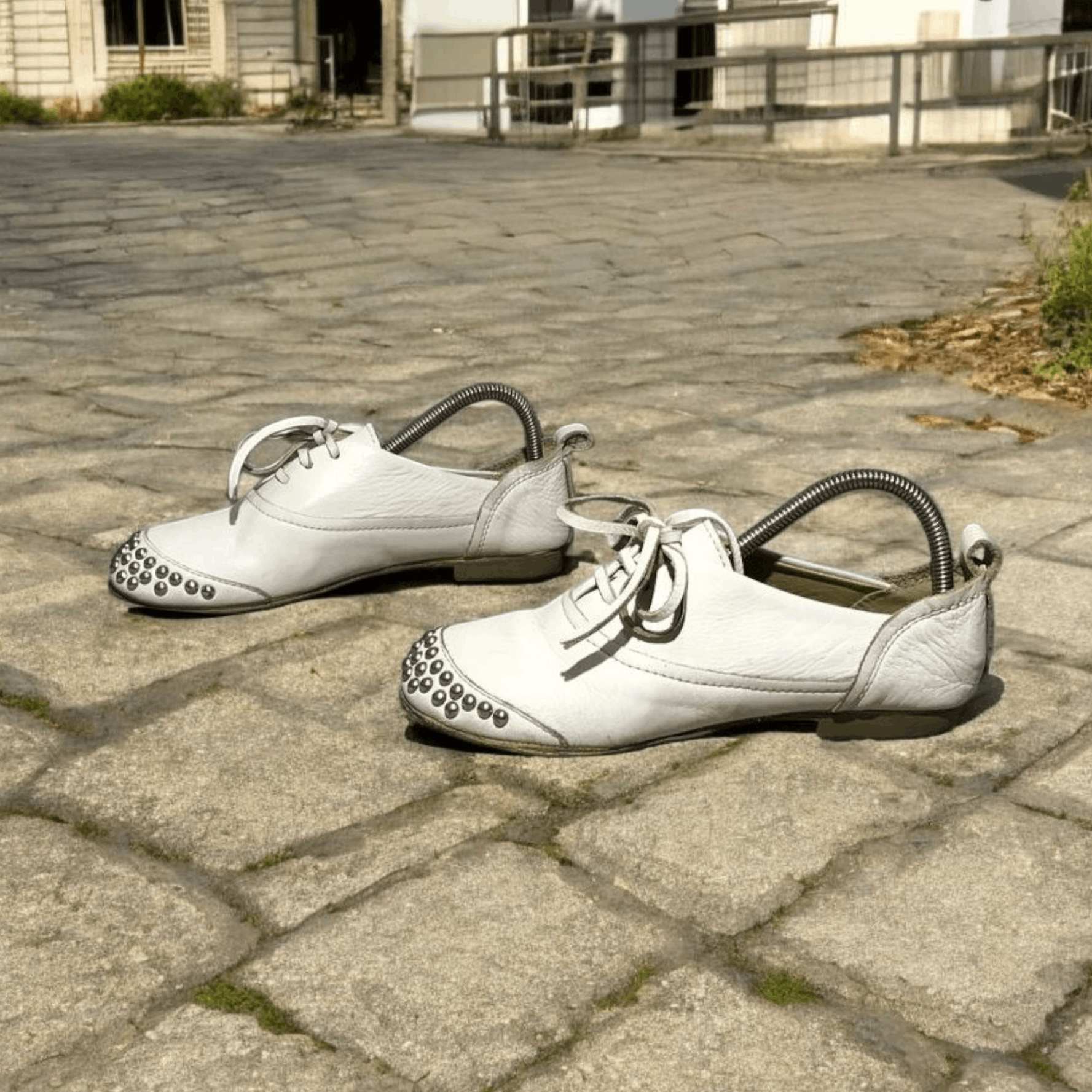 CABANE de ZUCCa Rare Cabanne de Zucca Studded Handmade Leather Shoes Size US 6 / EU 39 - 2 Thumbnail
