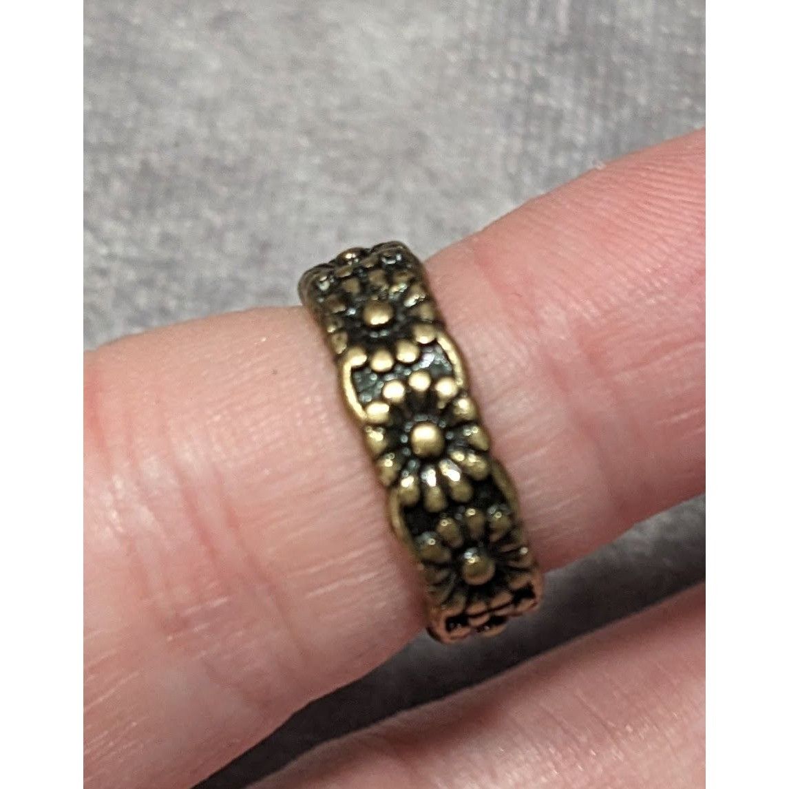 Other Fairycore Floral Antiqued Gold Tone Ring Size 5 3/4 Size ONE SIZE - 10 Thumbnail