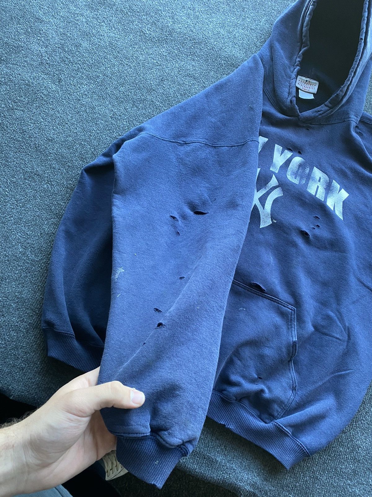 New York Yankees 🔥New York Yankees Vntg Distressed Hoodie mens xl rare Size US XL / EU 56 / 4 - 18 Thumbnail