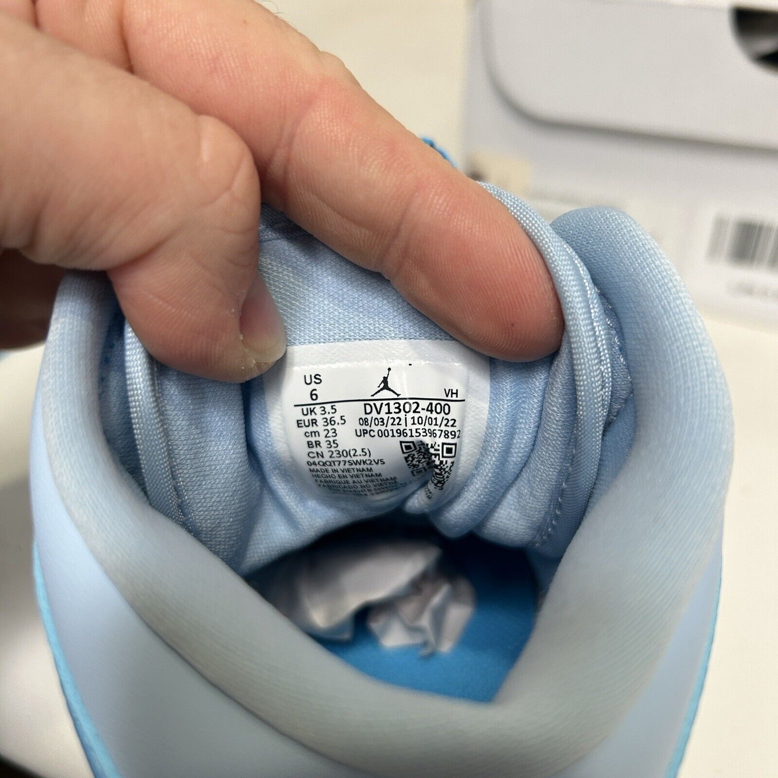 Nike Nike Shoes Air Jordan 1 Mid SE WMNS “Ice Blue” 2024 Size US 6 / IT 36 - 9 Thumbnail