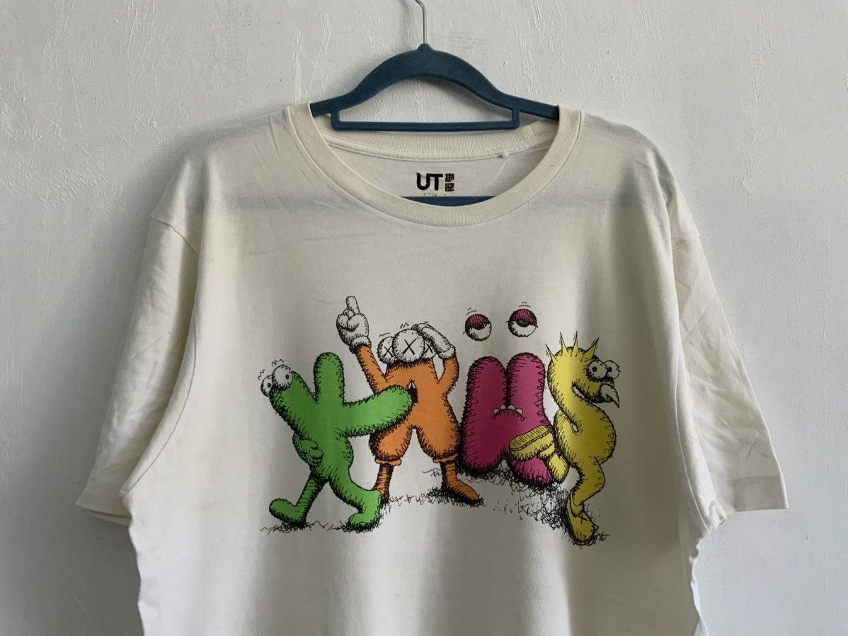 Kaws × Uniqlo Kaws Big Logo Uniqlo Tee Size US XL / EU 56 / 4 - 3 Thumbnail