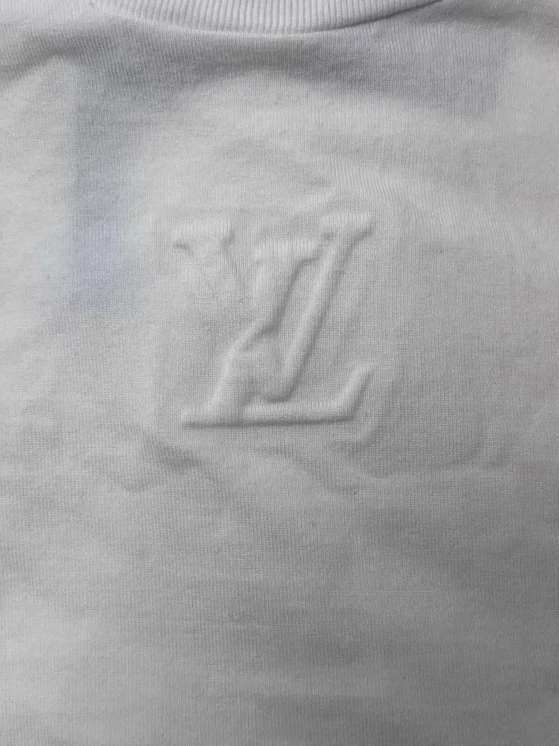 Louis Vuitton Louis Vuitton Logo Embossed Crew Neck Short Sleeve Size US S / EU 44-46 / 1 - 3 Thumbnail