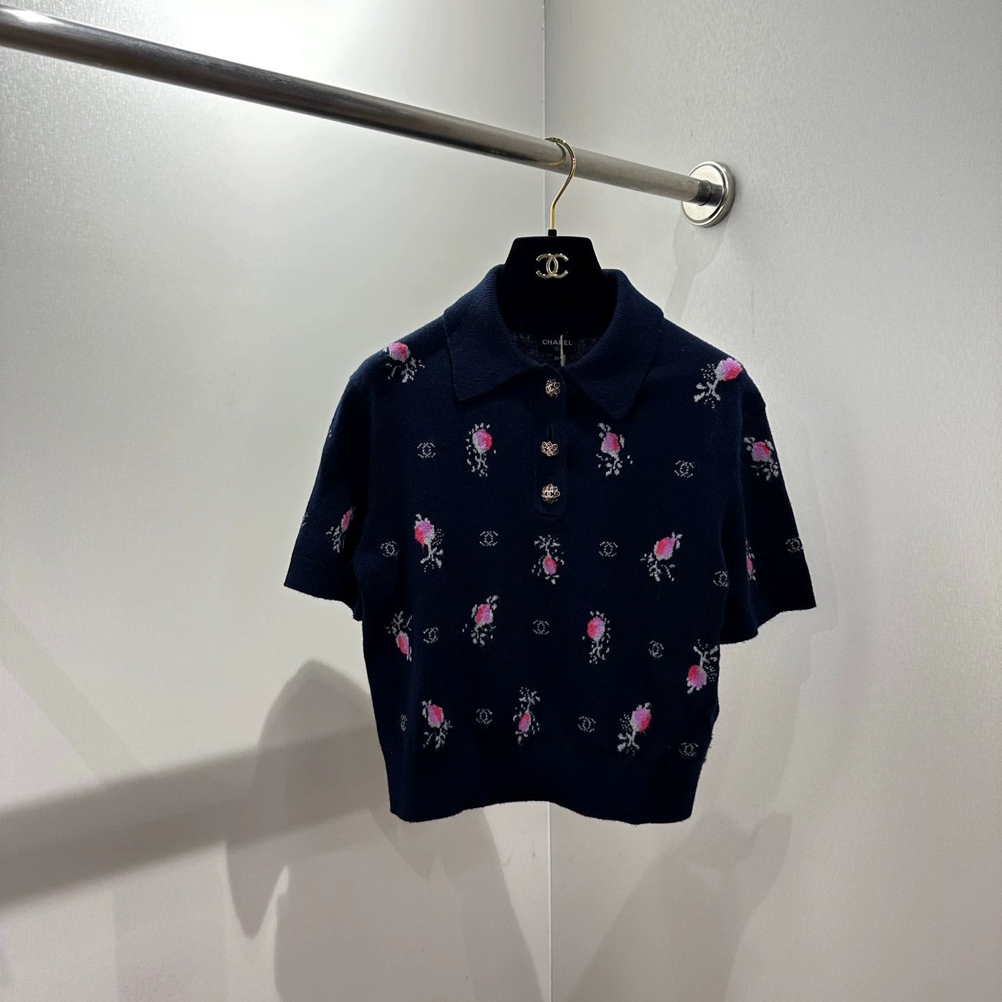 Chanel Chanel may210 22K Floral Crystal Polo 36 Cashmere Size XS / US 0-2 / IT 36-38 - 1 Thumbnail