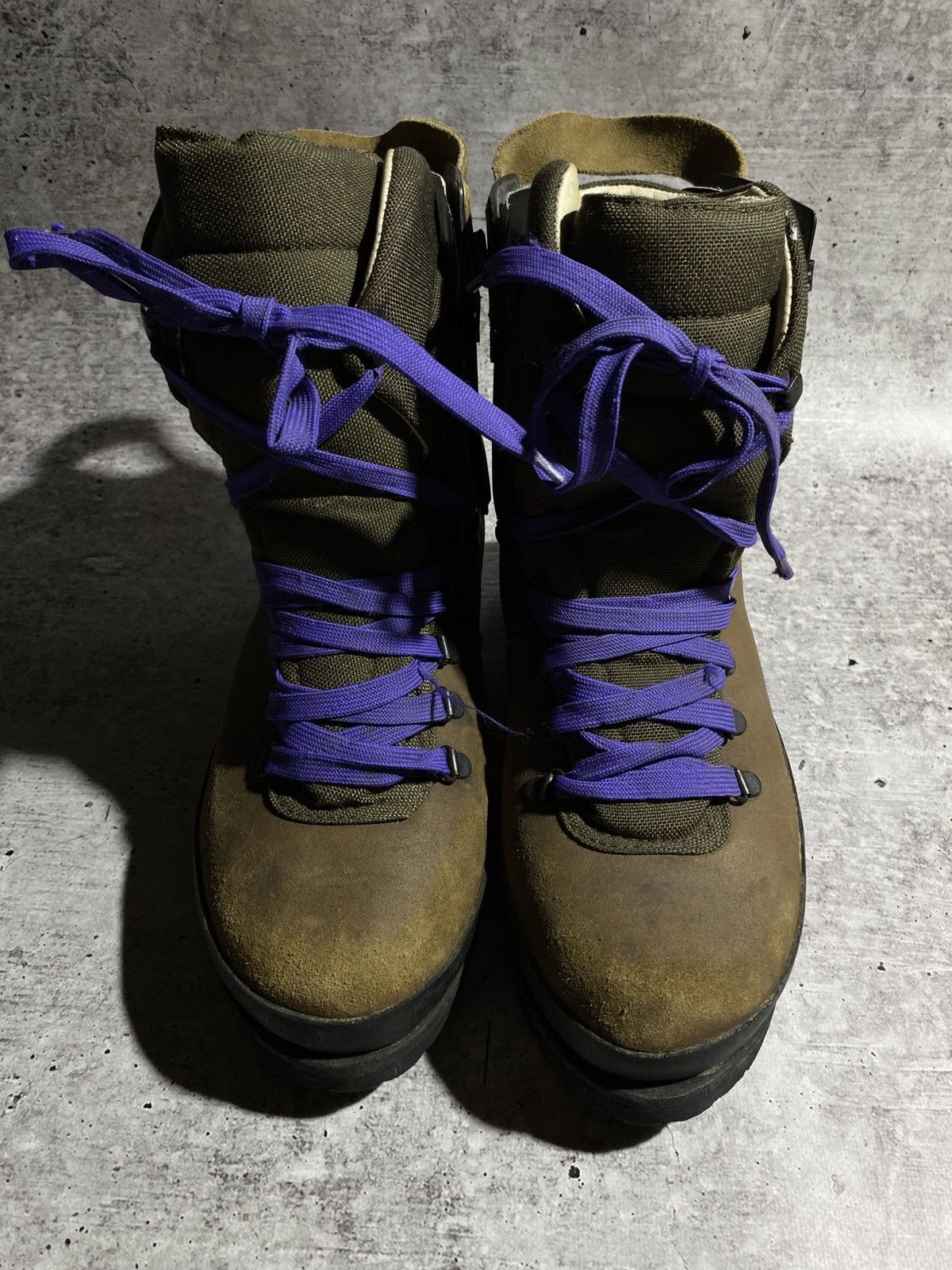 Vintage 1990S SALOMON AUTHENTIC 9 LUG SOLE HIKING BOOTS Size US 7 / EU 40 - 7 Thumbnail