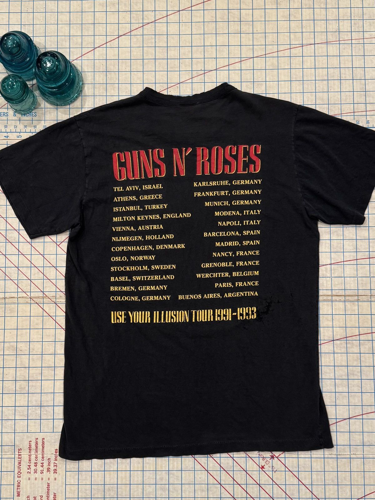 Guns N' Roses Vintage Guns N’ Roses Bad Apple Use Your Illusion European Size US L / EU 52-54 / 3 - 10 Thumbnail