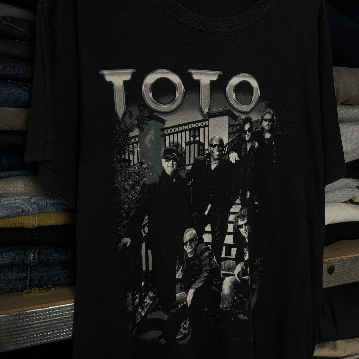 Band Tees Vintage Toto 2000’s tour Rock band big logo tee size L Size US L / EU 52-54 / 3 - 2 Thumbnail