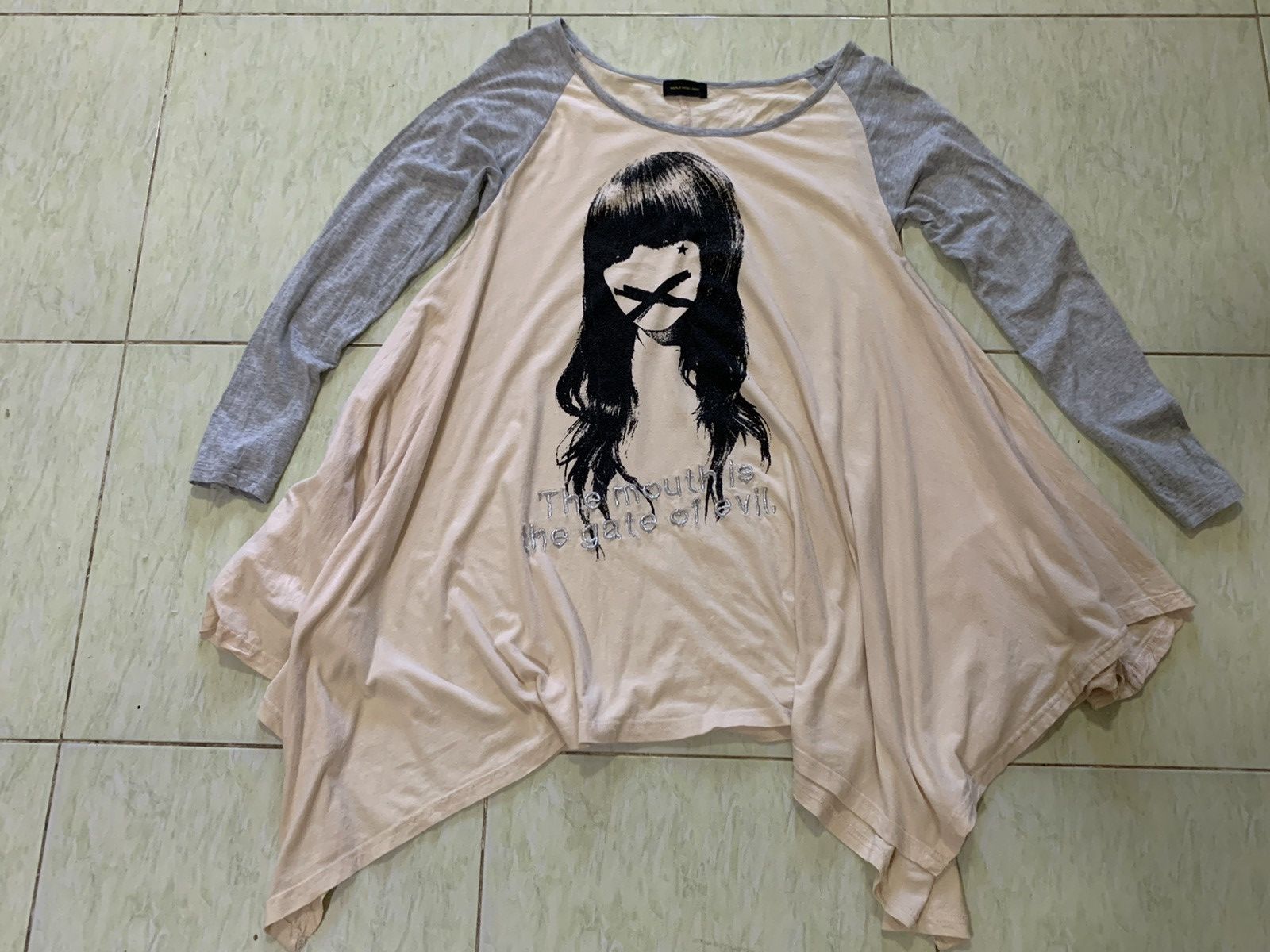 Designer WORLD WIDE LOVE JAPAN BRAND "The Mouth Is The Gate Of Evil" Size US S / EU 44-46 / 1 - 8 Thumbnail