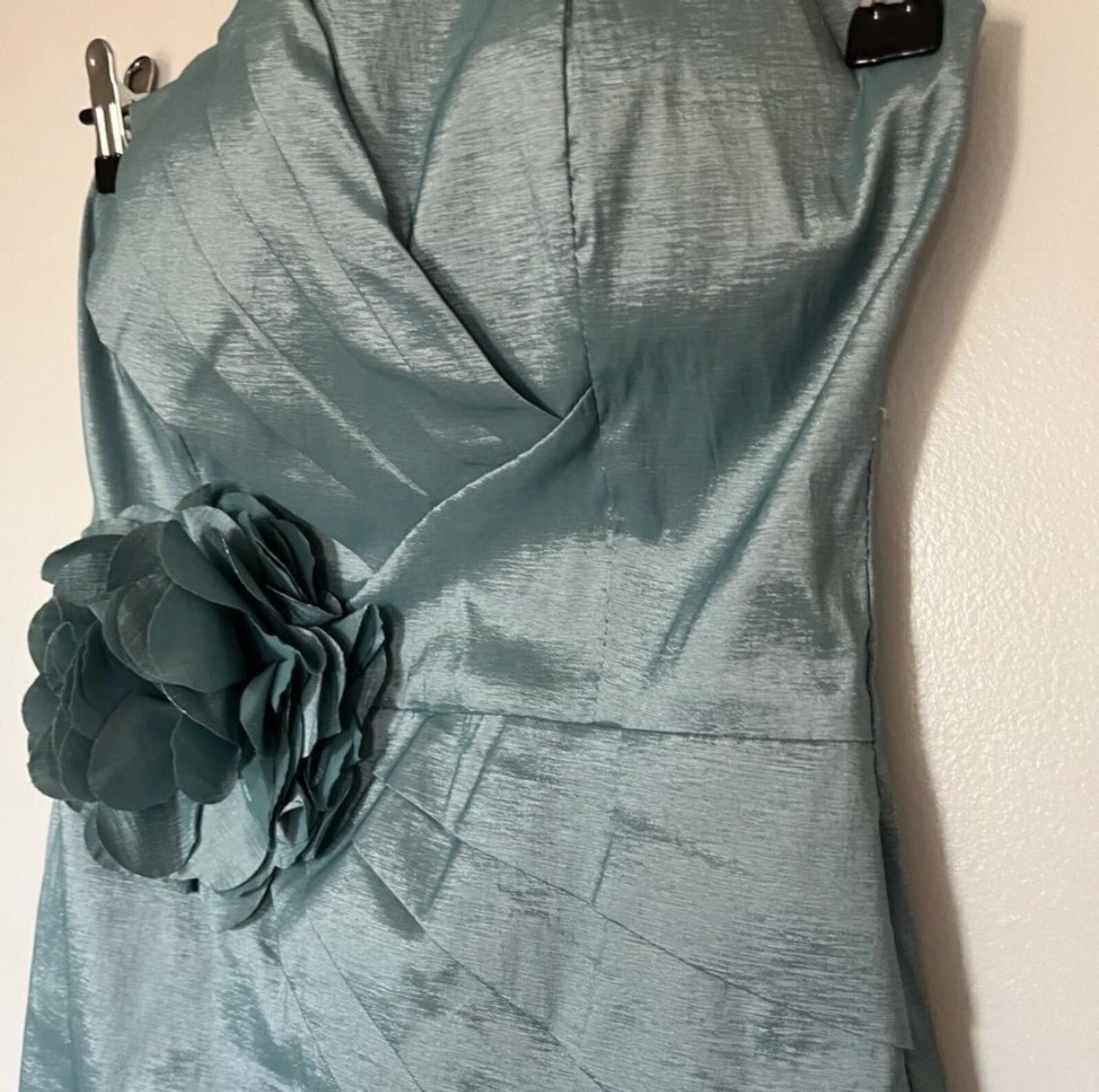 Forever 21 Forever 21 formal dress Size S / US 4 / IT 40 - 2 Thumbnail