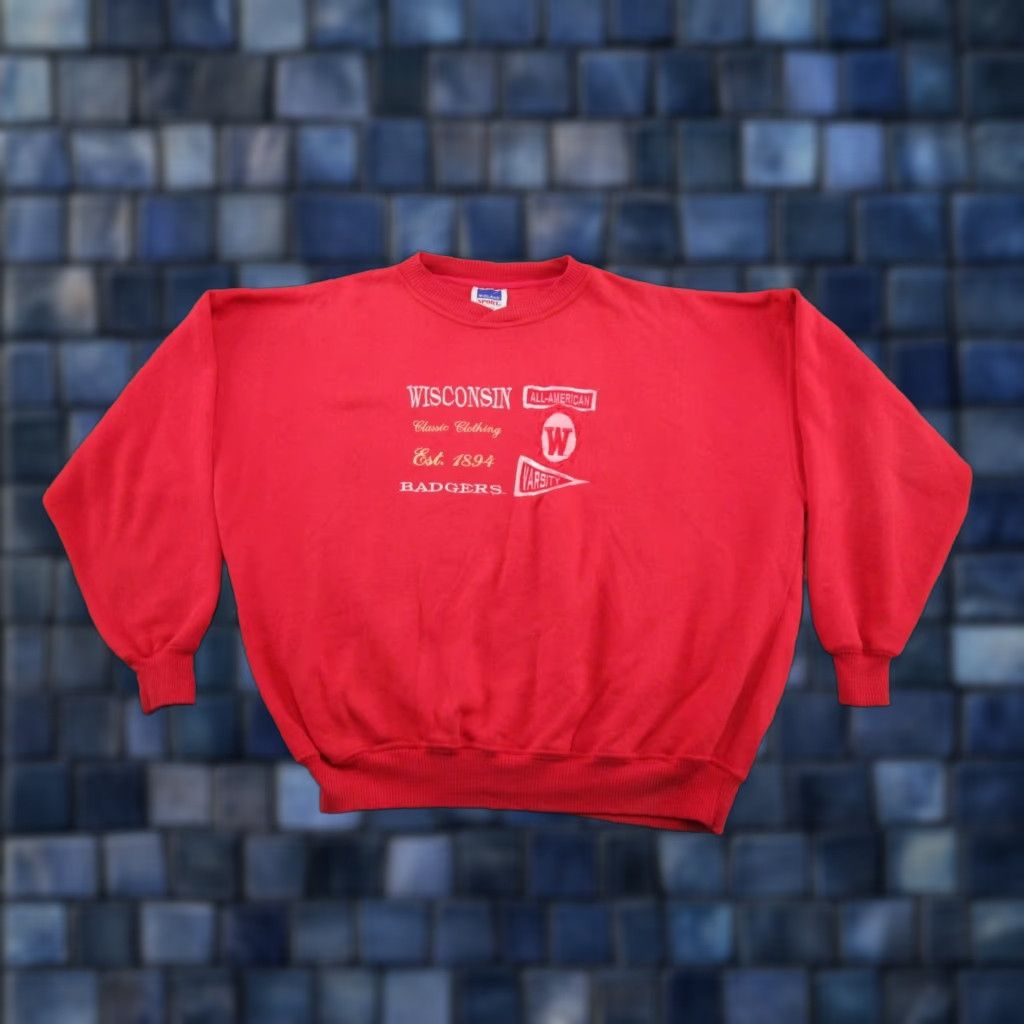 Vintage VINTAGE Wisconsin Badgers Embroidered Sweatshirt XL Red Men Crew Neck Pullover 90s Sports Accents: Embroidered Size US XL / EU 56 / 4 - 1 Thumbnail