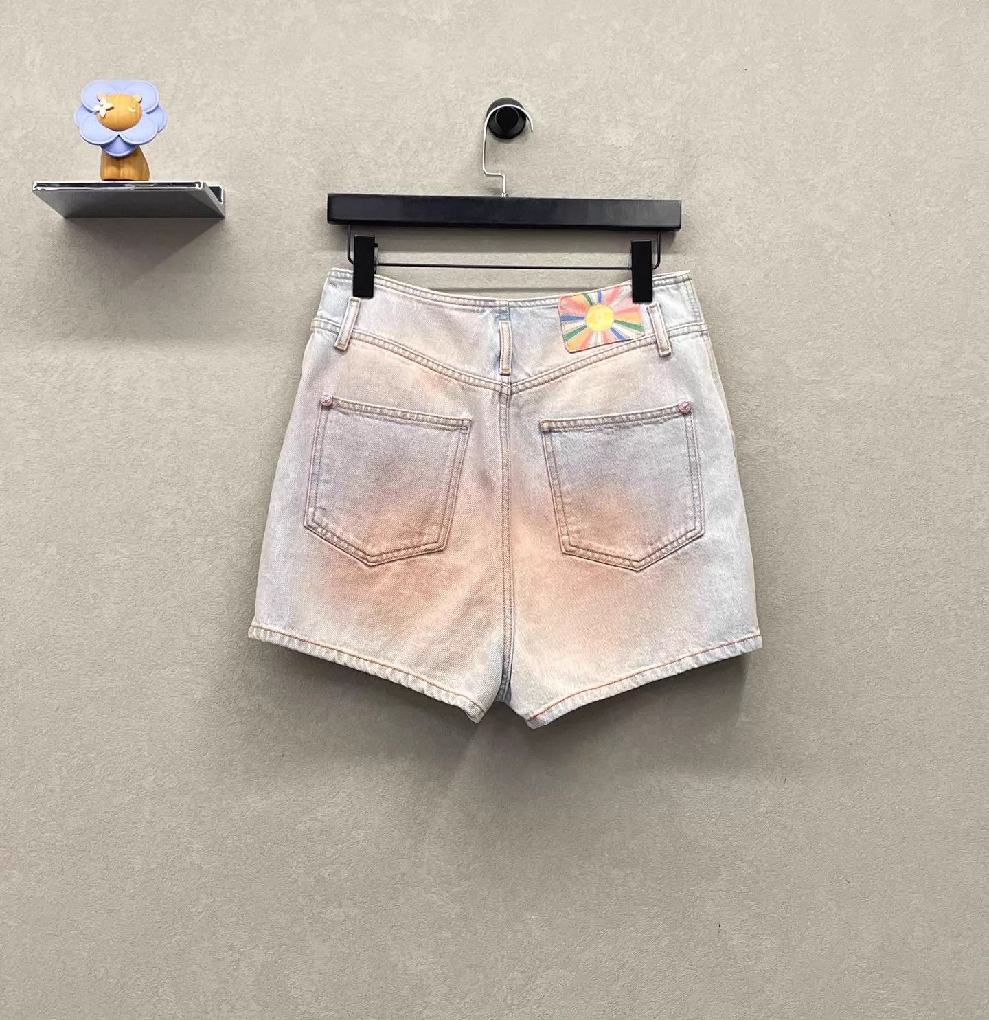 Chanel CHANEL Women's Gradient Blush Straight-Leg Denim Shorts Size 28" / US 6 / IT 42 - 2 Thumbnail