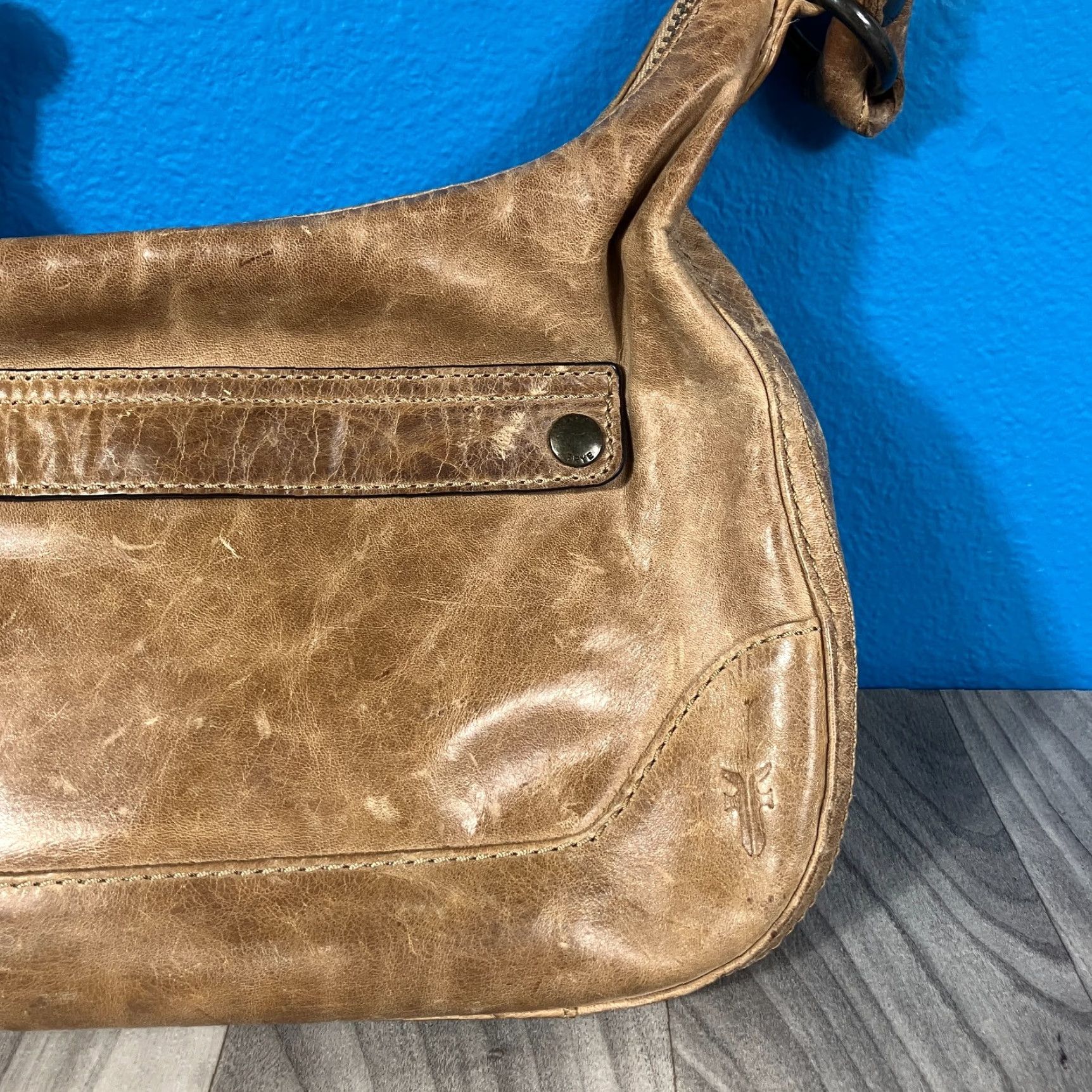 Frye Frye Melissa Crossbody Bag Tan Leather Distressed Zip Medium Women’s Size M / US 6-8 / IT 42-44 - 2 Thumbnail