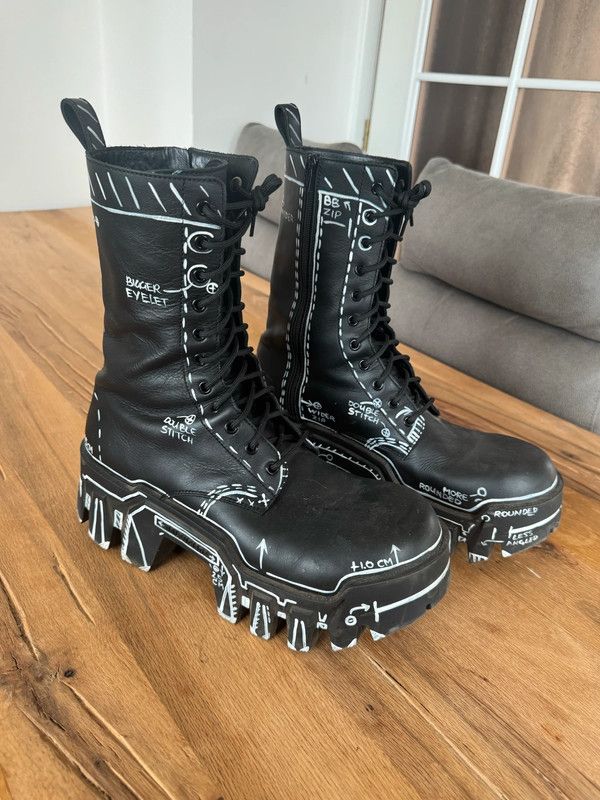 Balenciaga balenciaga graffiti bulldozer boots Size US 11 / EU 44 - 1 Thumbnail