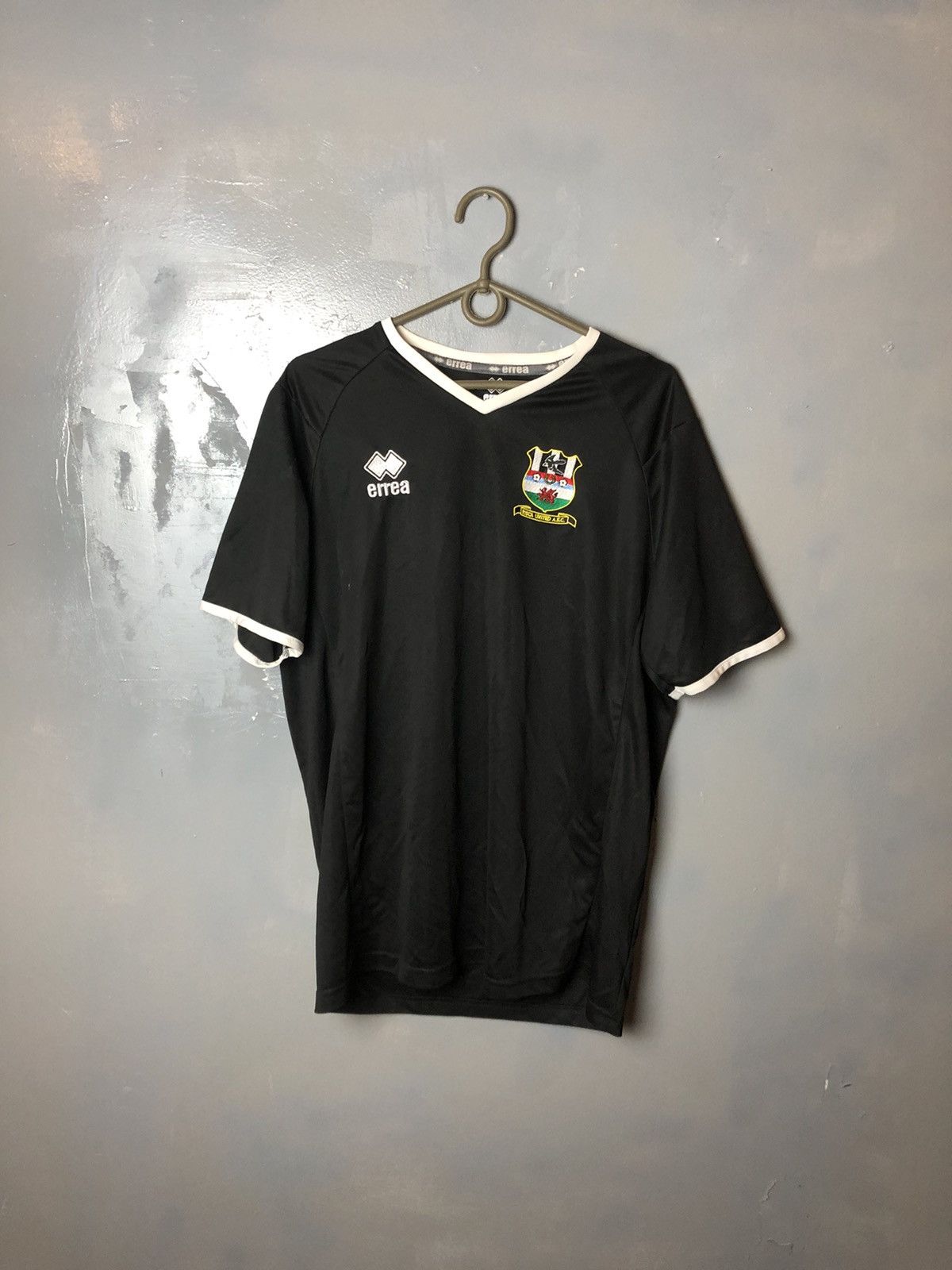 Errea Men’s soccer jersey errea soccer jersey size L Size US L / EU 52-54 / 3 - 1 Thumbnail