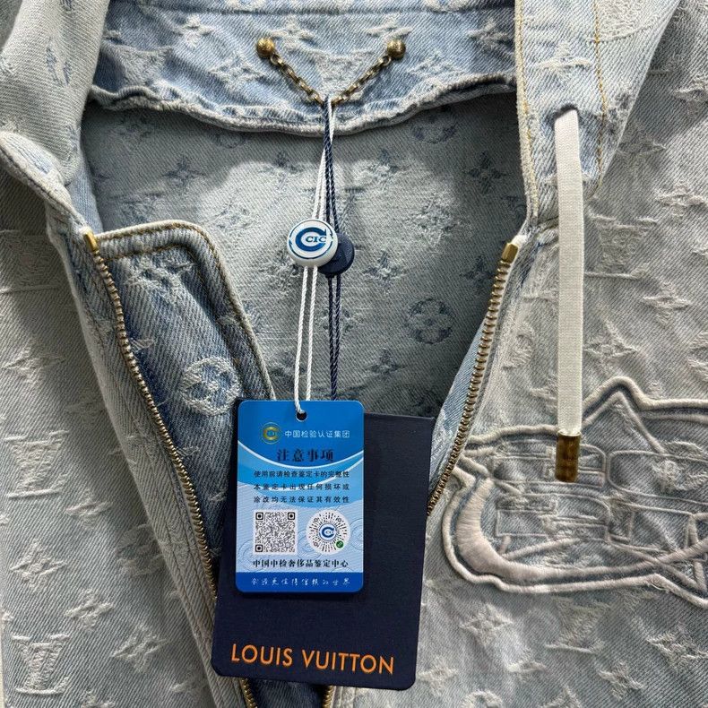 Louis Vuitton Louis Vuitton Logo-printed washed zip-up denim hooded jack Size US M / EU 48-50 / 2 - 2 Thumbnail
