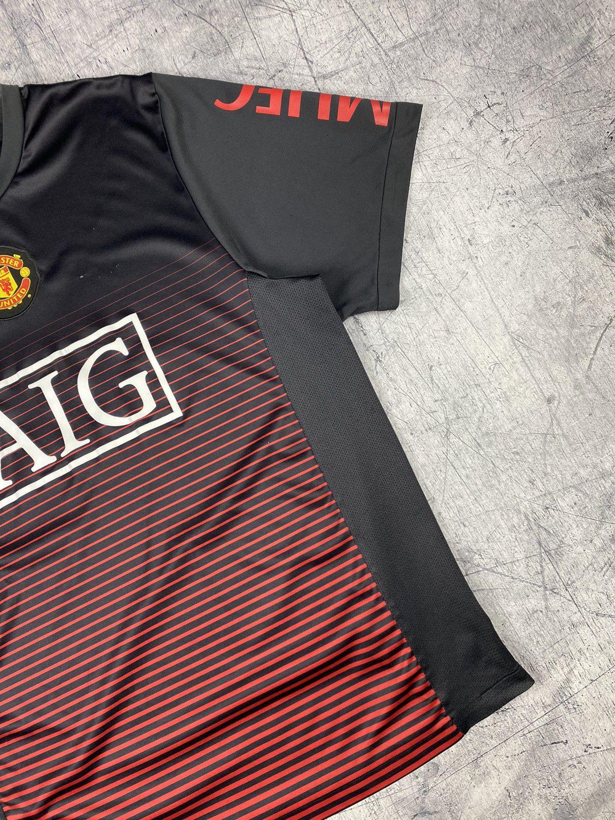 Nike Vintage Nike Manchester United Center Logo Soccer Jersey Tee Size US XL / EU 56 / 4 - 4 Thumbnail